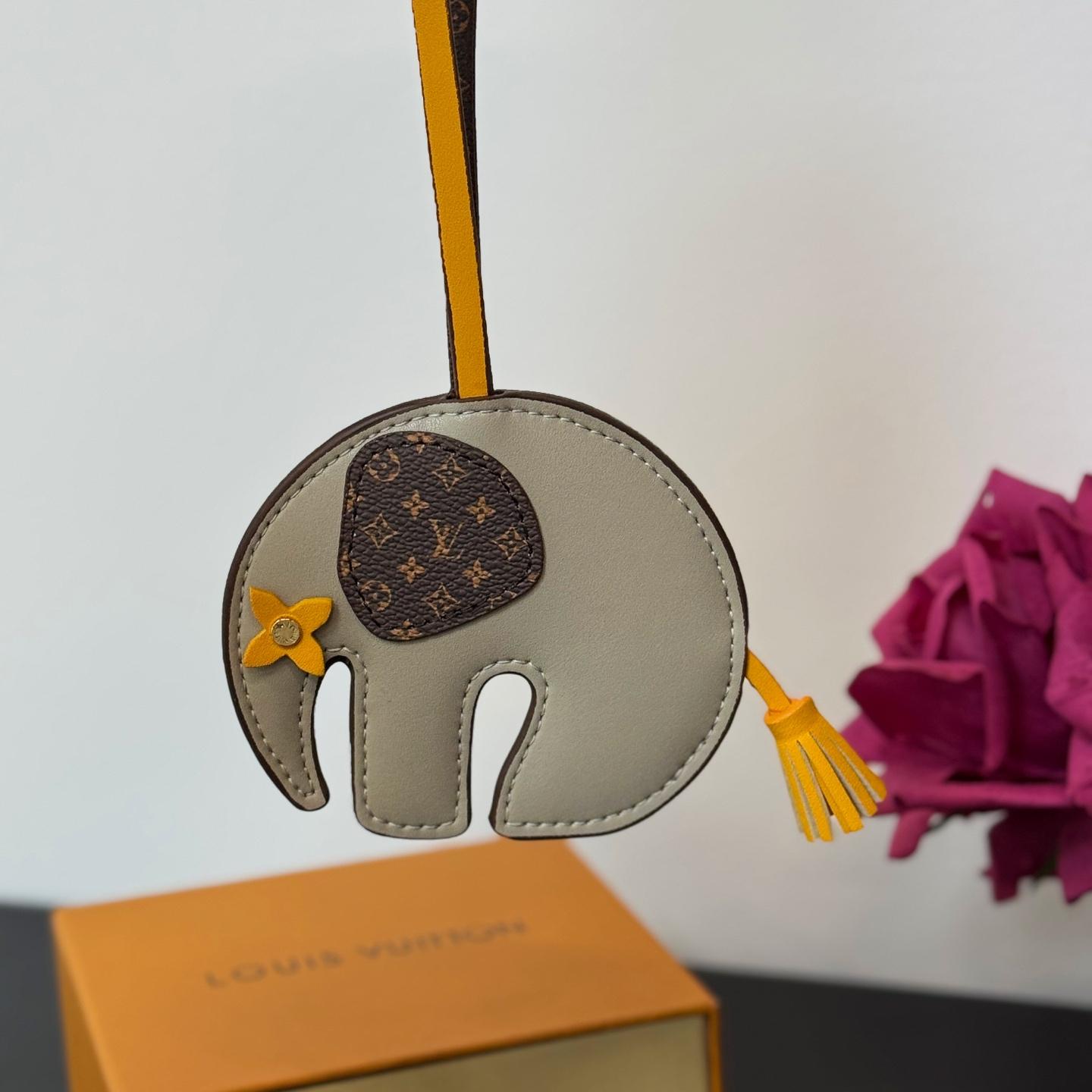Louis Vuitton LV Elephant Bag Charm   M02384 - DesignerGu