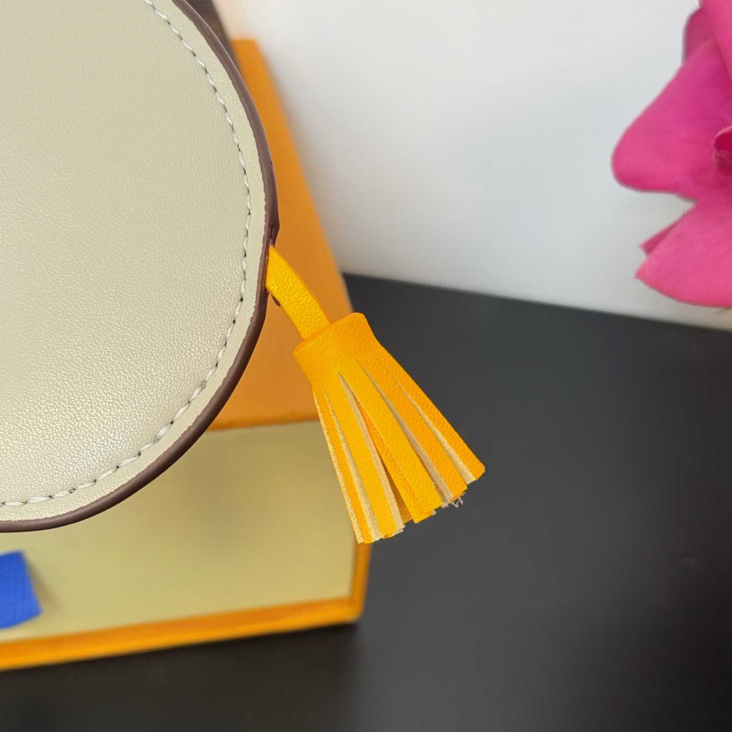 Louis Vuitton LV Elephant Bag Charm   M02384 - DesignerGu