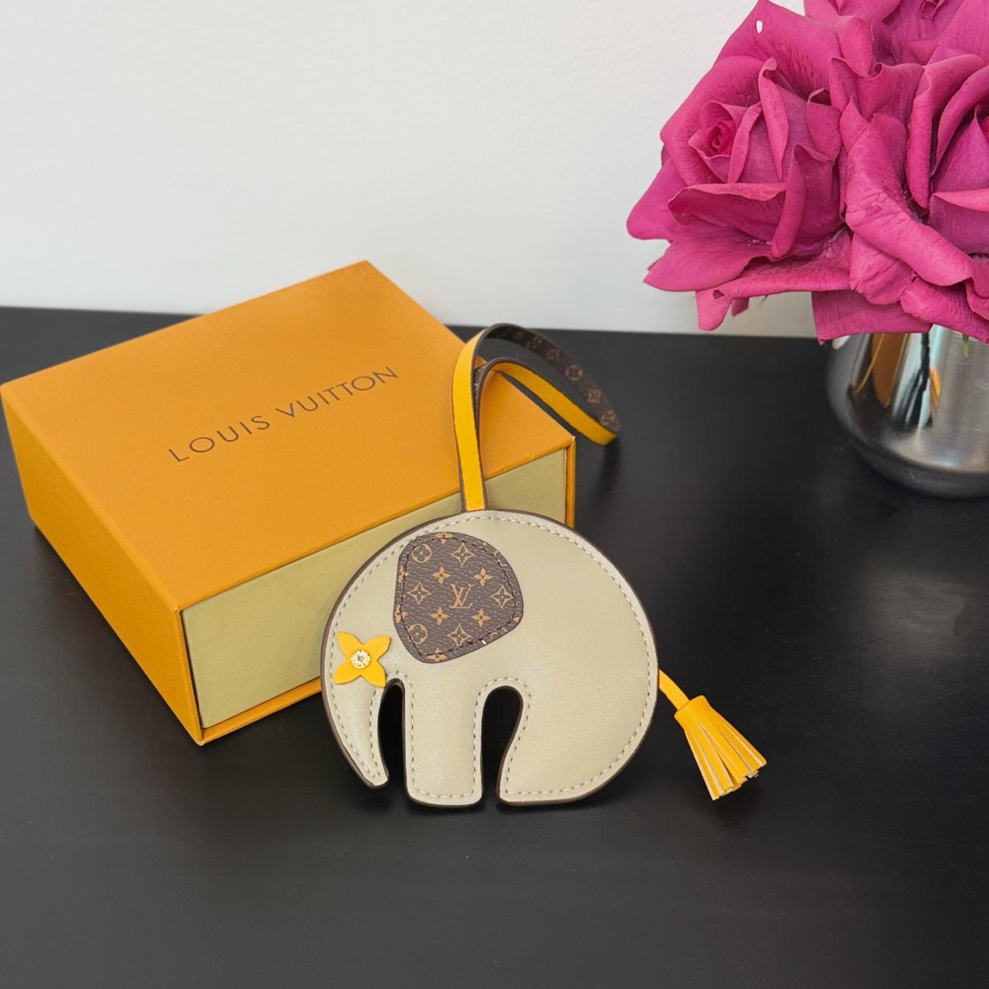 Louis Vuitton LV Elephant Bag Charm   M02384 - DesignerGu