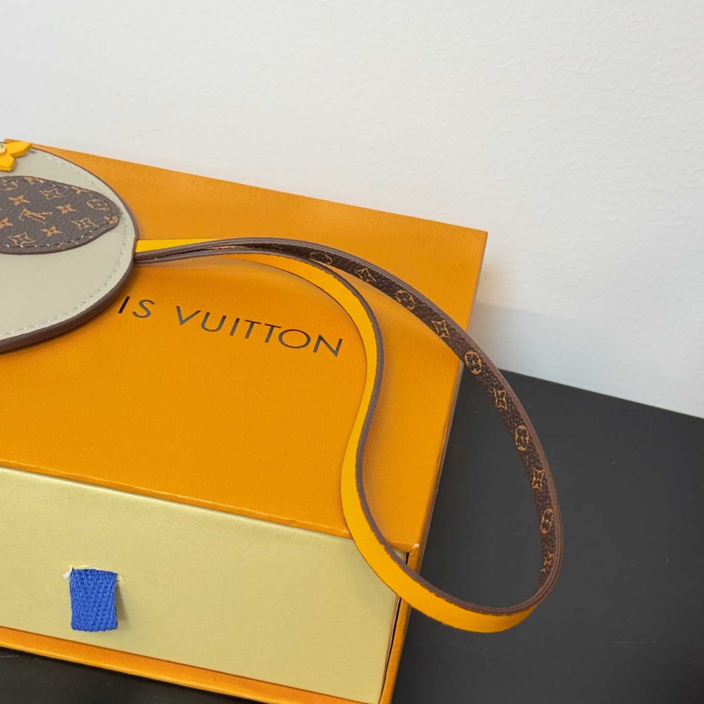 Louis Vuitton LV Elephant Bag Charm   M02384 - DesignerGu