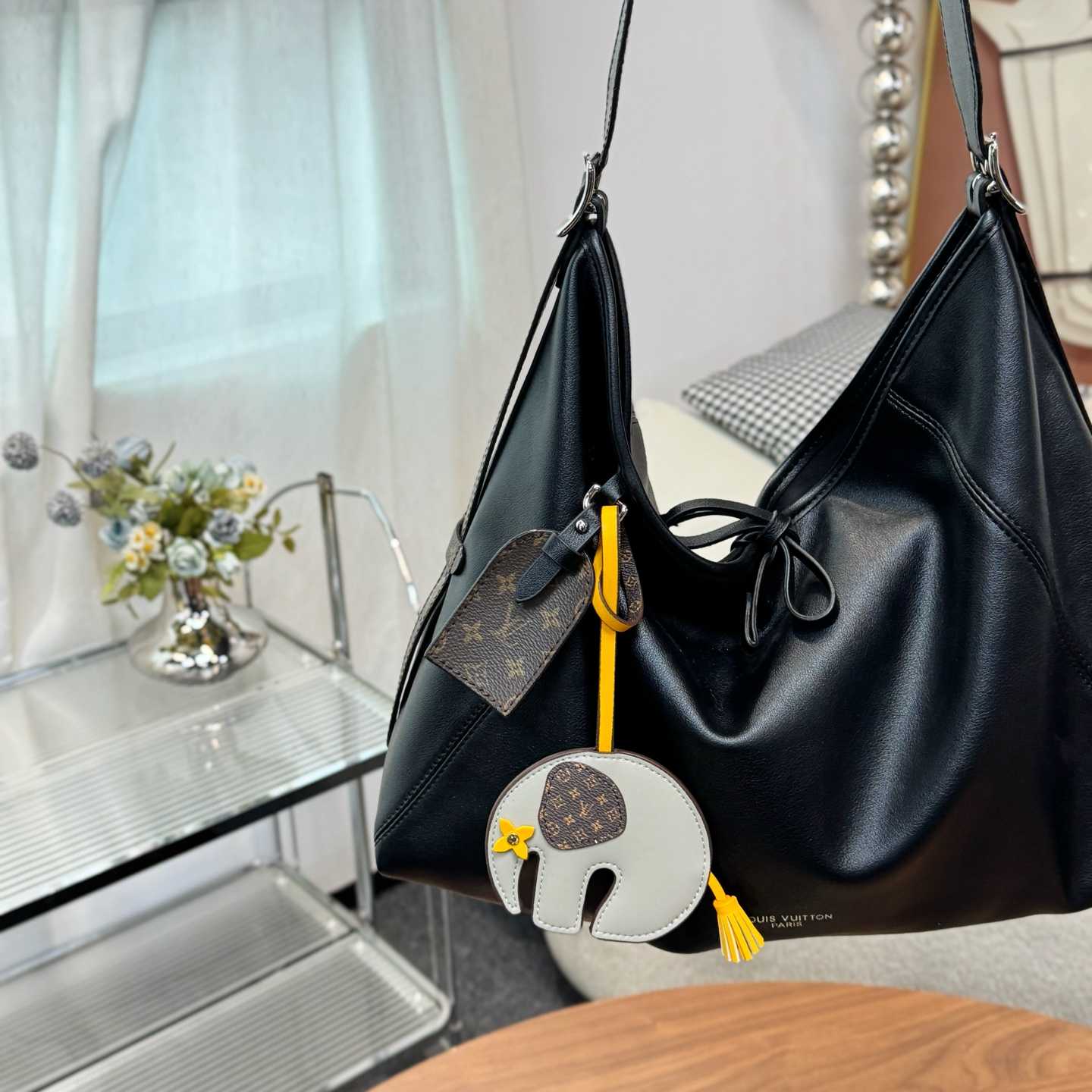 Louis Vuitton LV Elephant Bag Charm   M02384 - DesignerGu