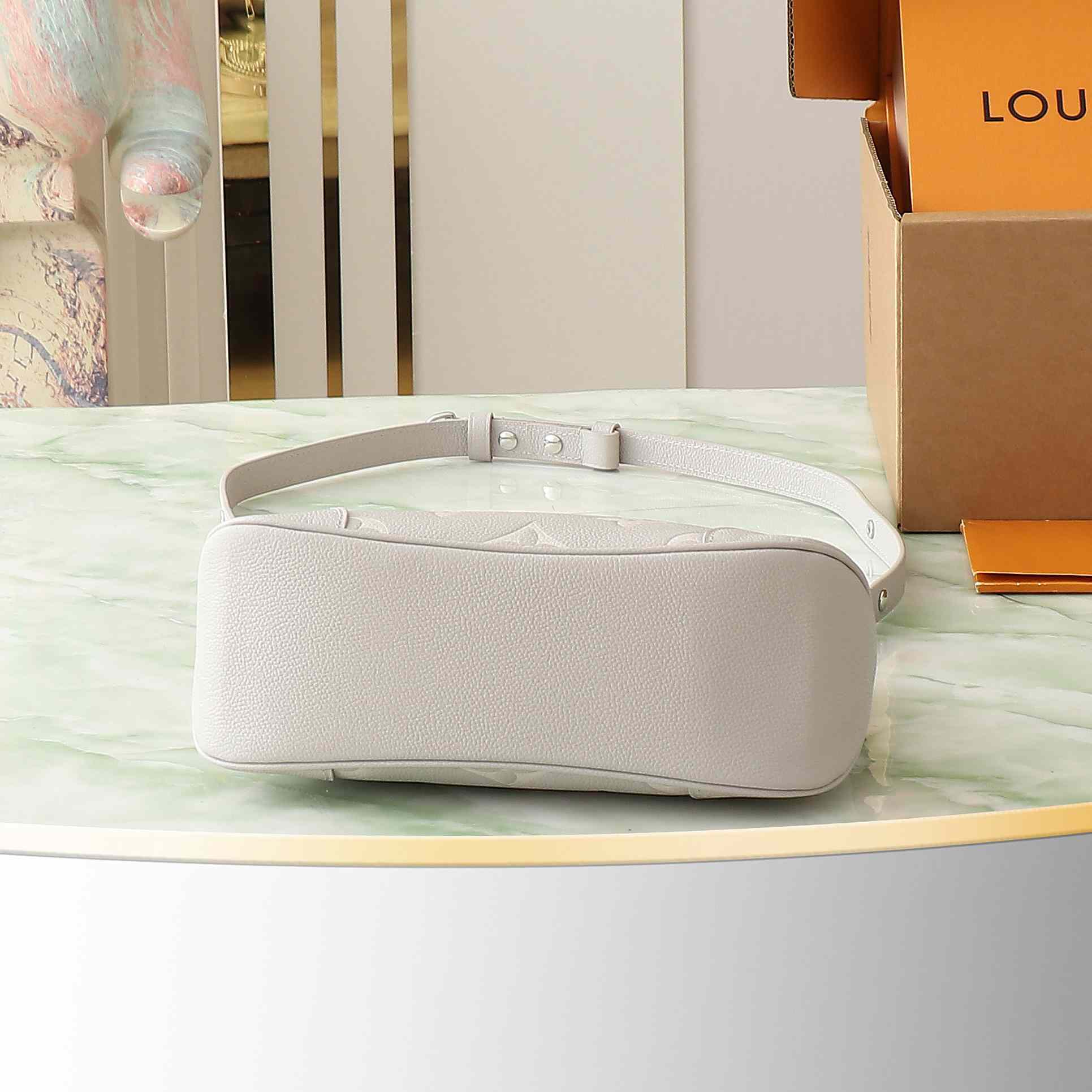 Louis Vuitton Boulogne   M14211 - DesignerGu