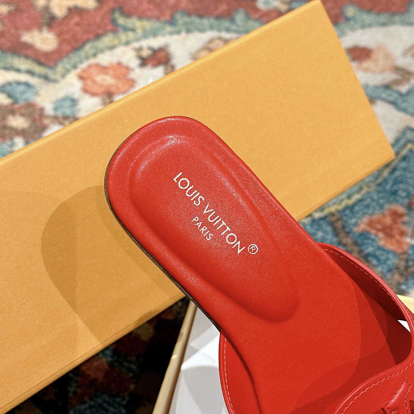 Louis Vuitton LV Isola Flat Mule - DesignerGu