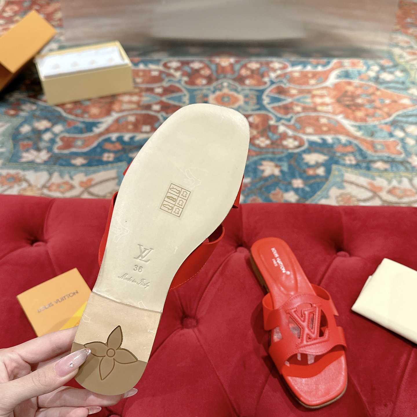 Louis Vuitton LV Isola Flat Mule - DesignerGu