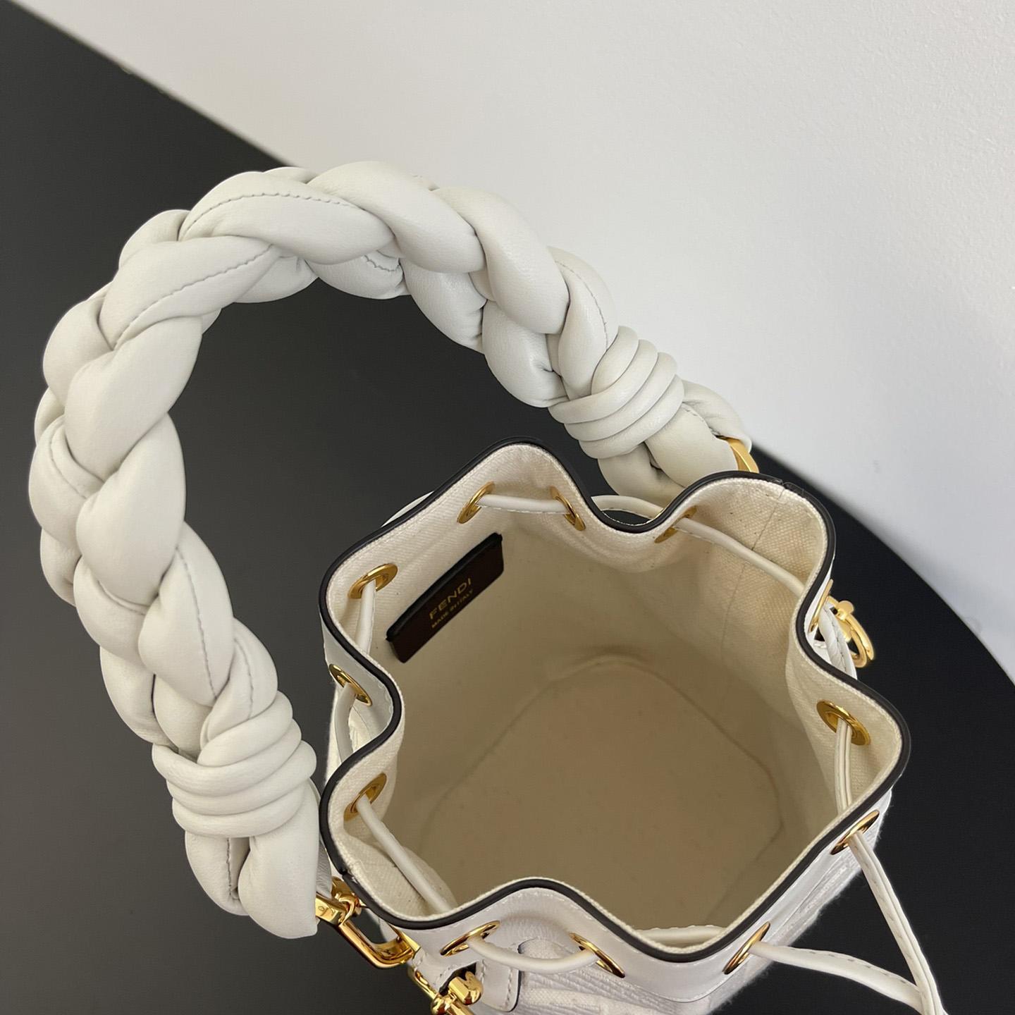 Fendi Bucket Bag (18-12-10cm) - DesignerGu