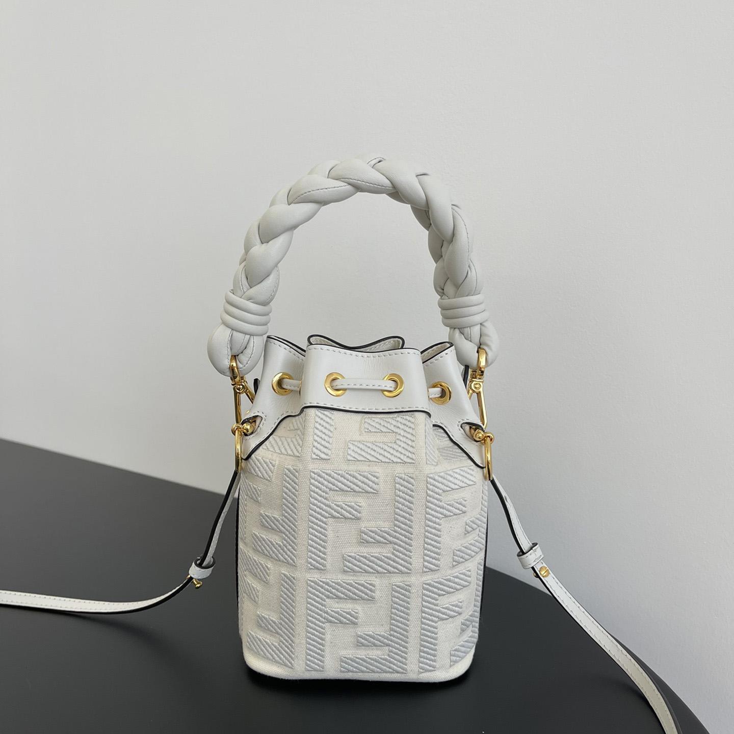 Fendi Bucket Bag (18-12-10cm) - DesignerGu