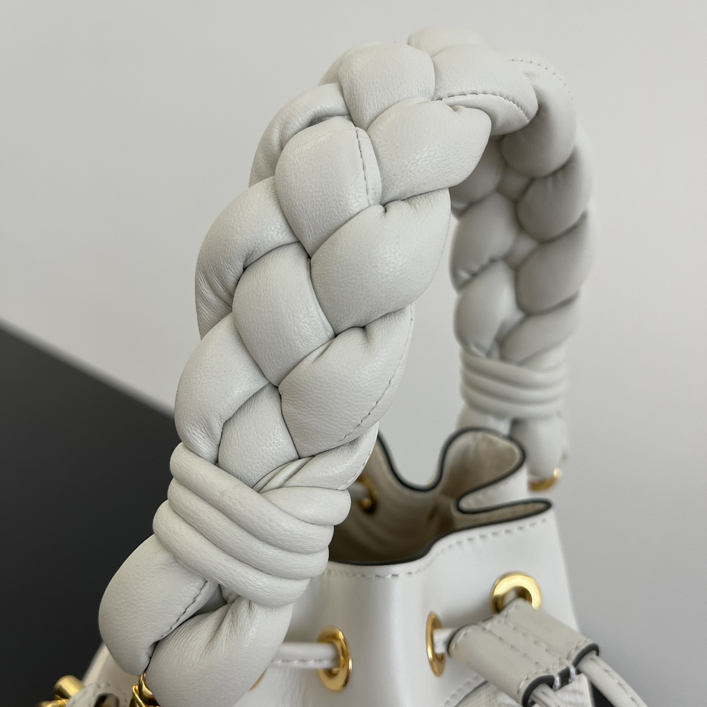 Fendi Bucket Bag (18-12-10cm) - DesignerGu