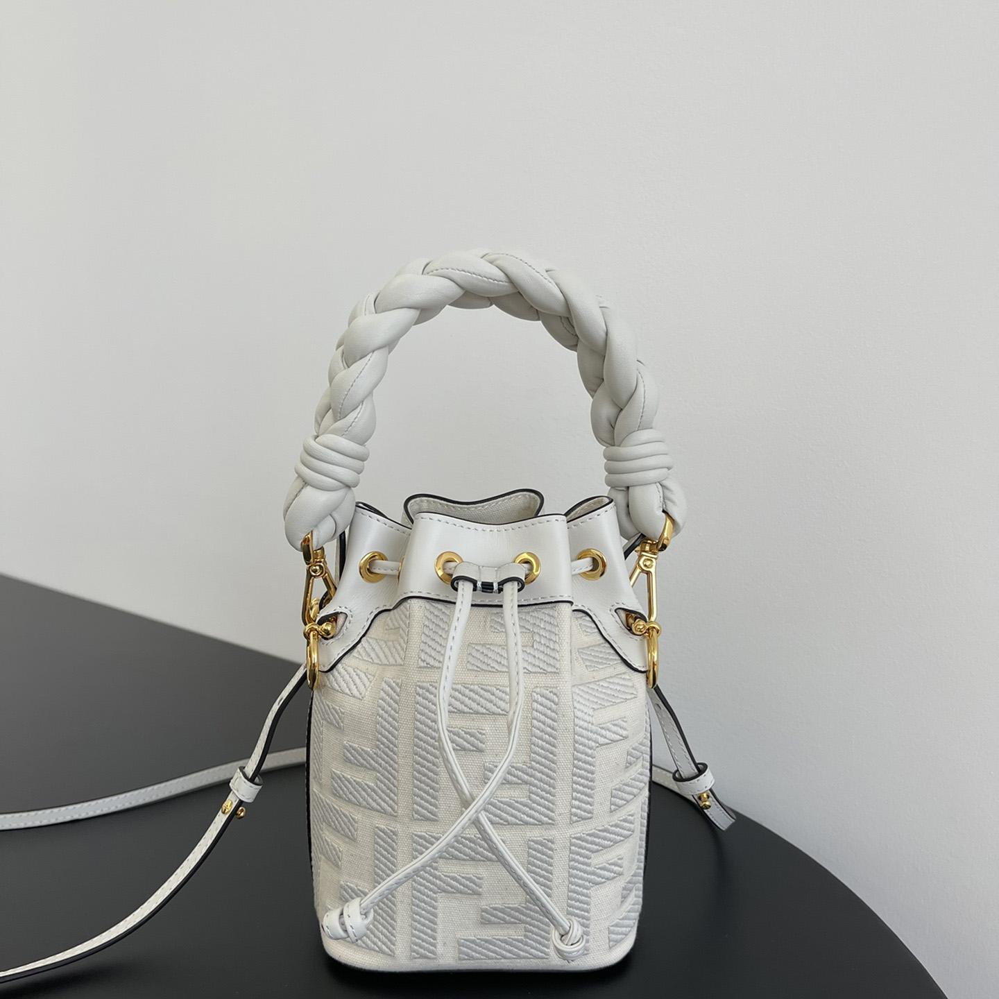 Fendi Bucket Bag (18-12-10cm) - DesignerGu