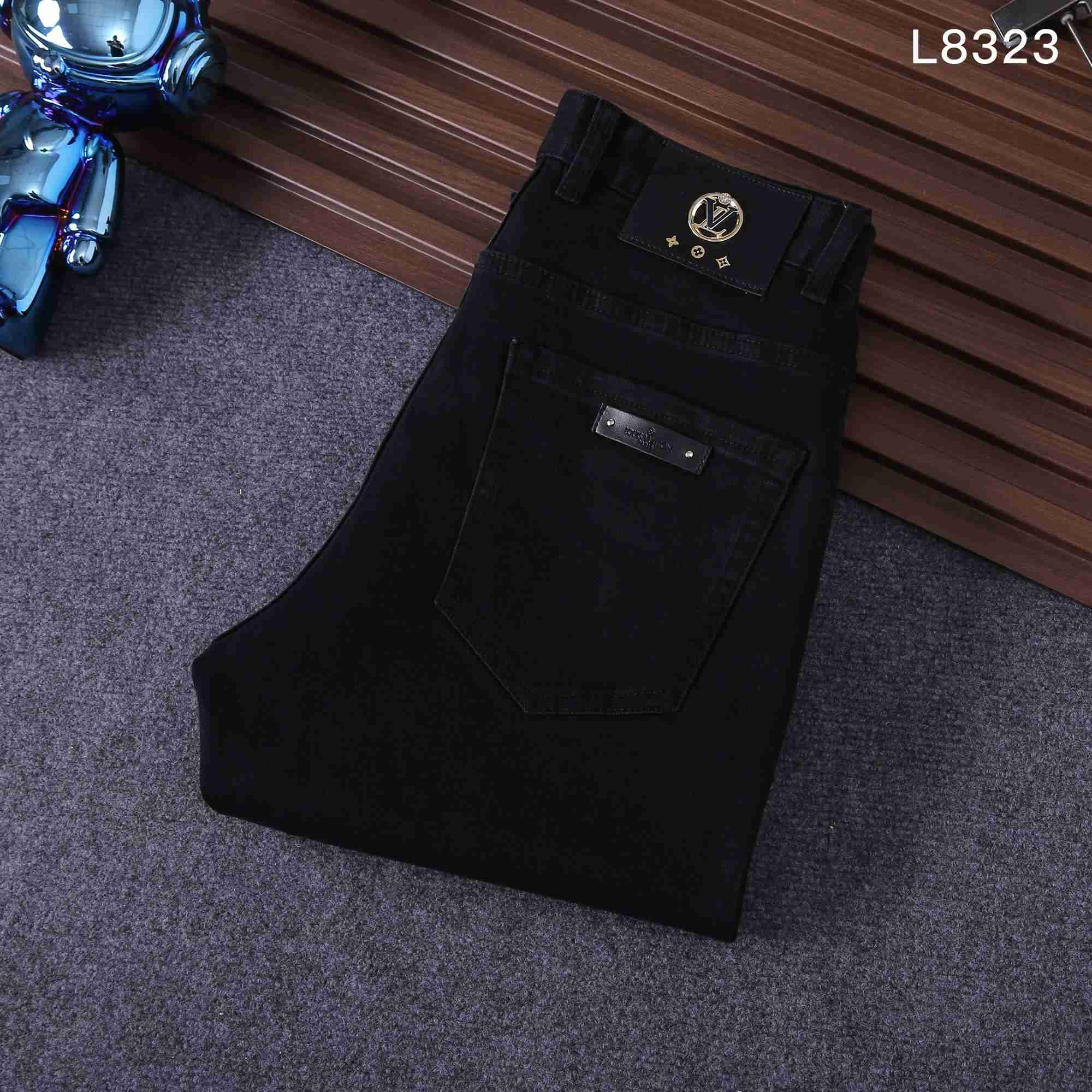 Louis Vuitton Jeans - DesignerGu