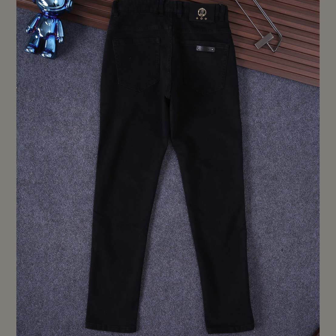 Louis Vuitton Jeans - DesignerGu