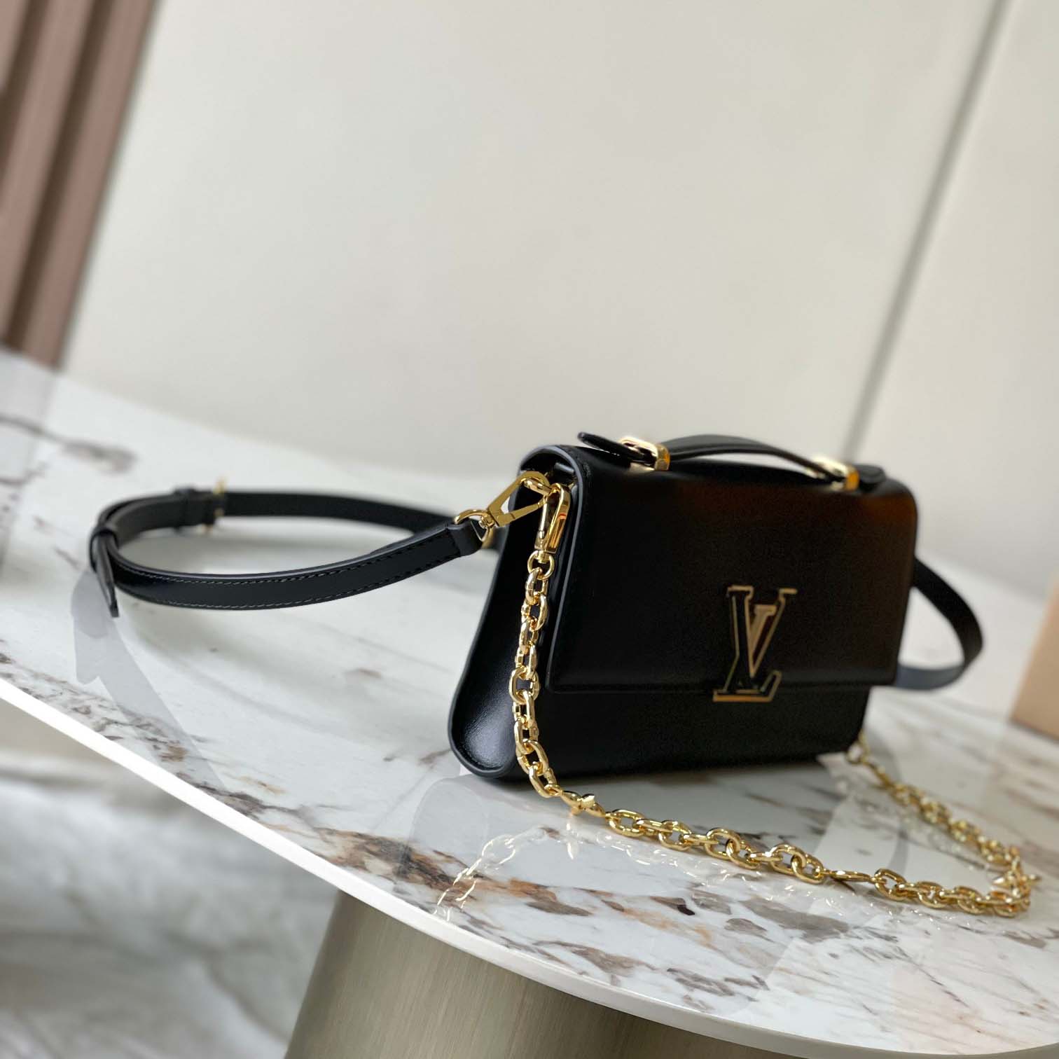 Louis Vuitton Wallet On Chain Capucines   M12143 - DesignerGu