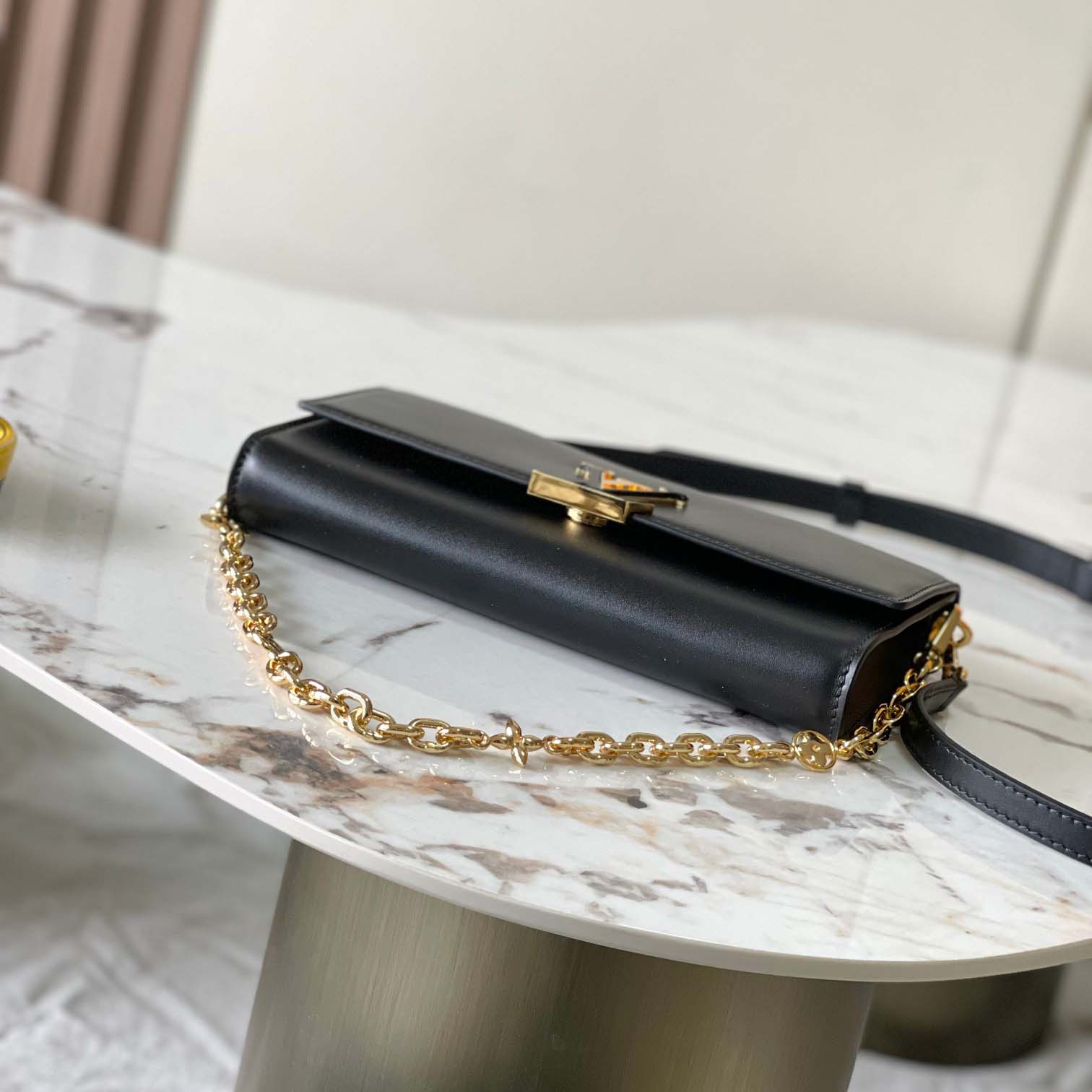 Louis Vuitton Wallet On Chain Capucines   M12143 - DesignerGu