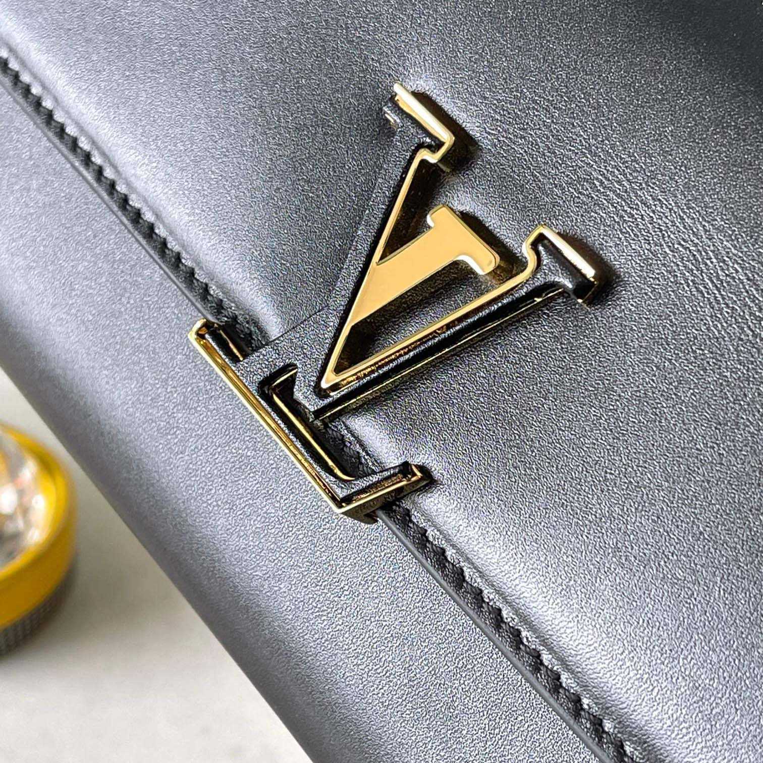 Louis Vuitton Wallet On Chain Capucines   M12143 - DesignerGu