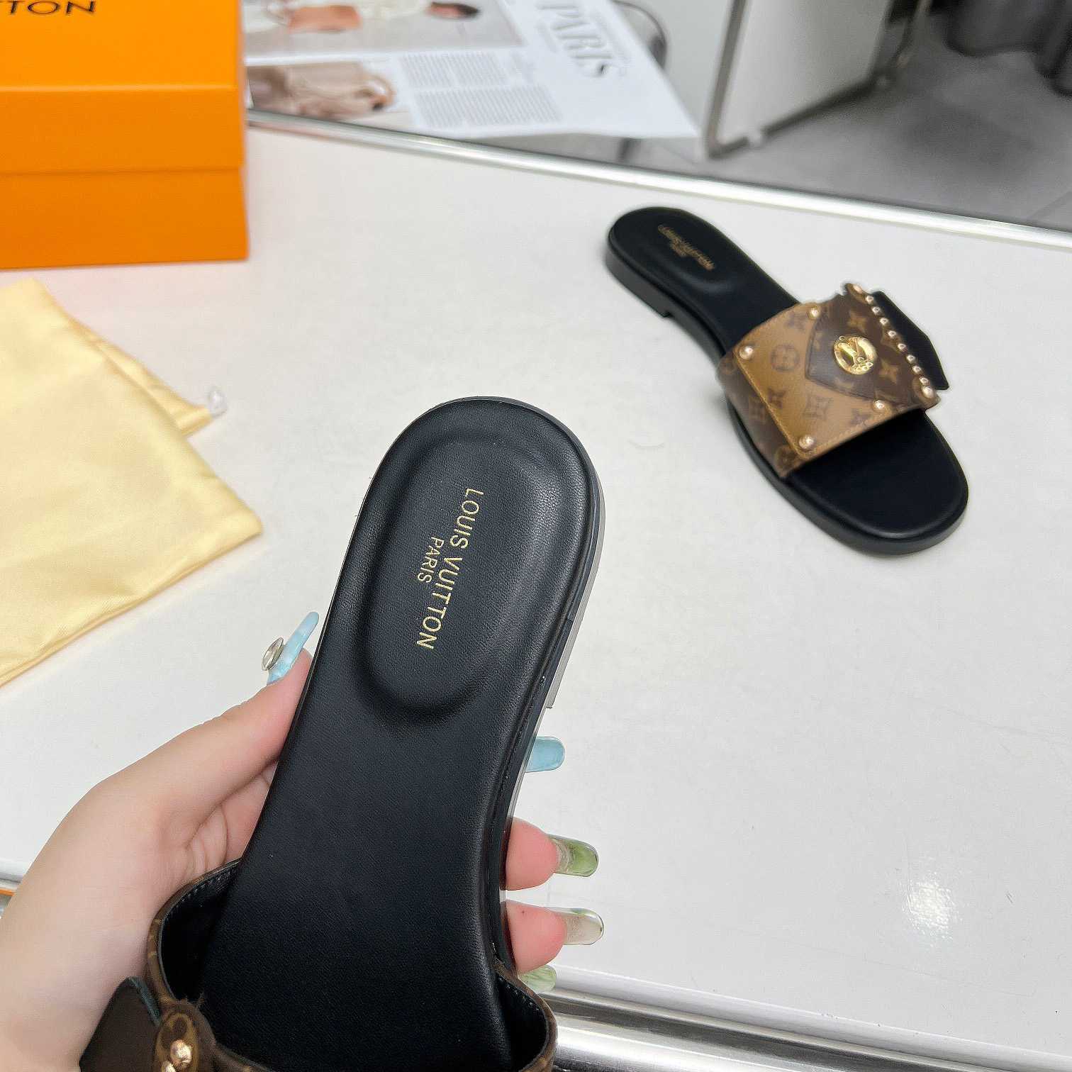 Louis Vuitton LV Frame Flat Mule   1ACXG7 - DesignerGu