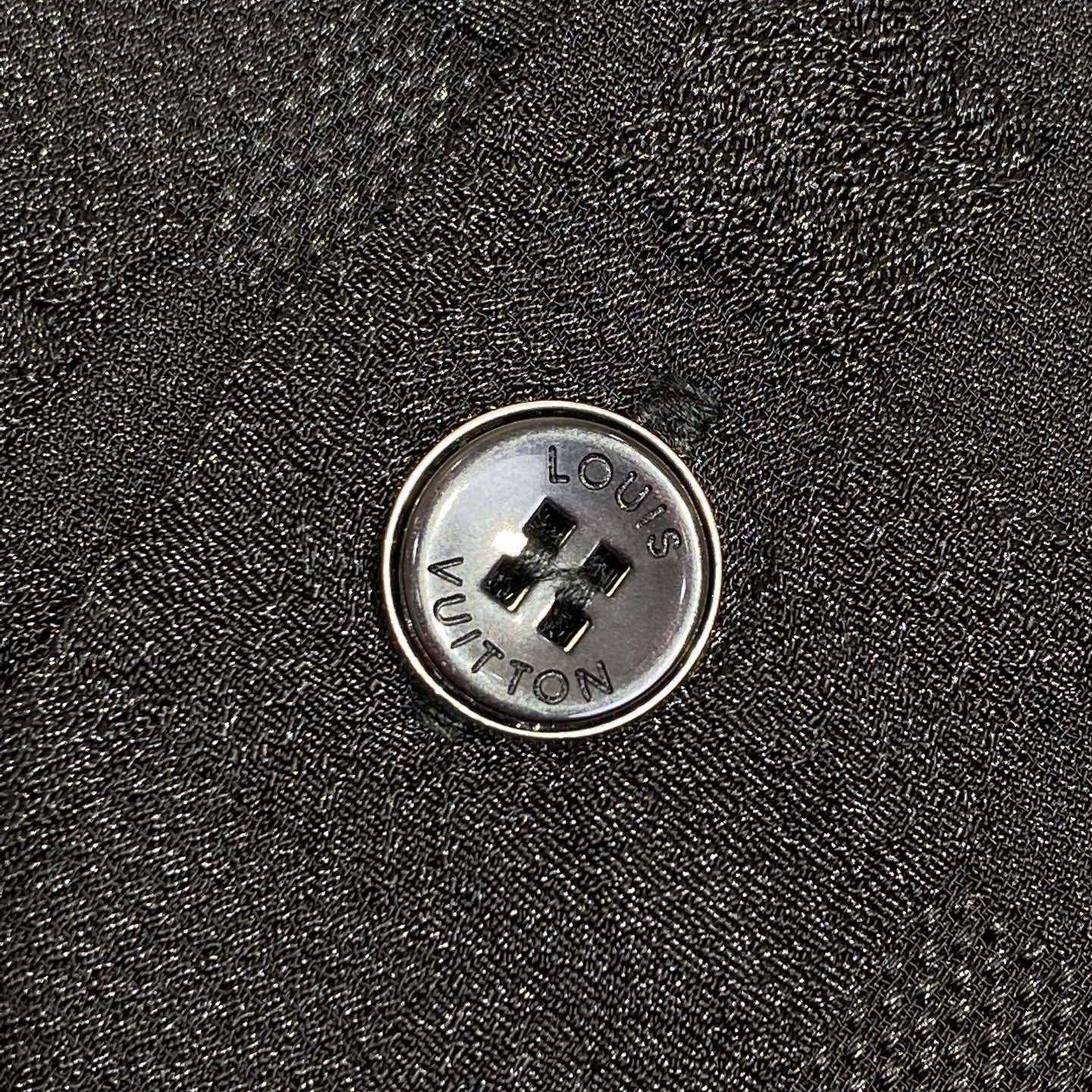 Louis Vuitton Graphic Jacquard Short-Sleeved Shirt  1AHCH7 - DesignerGu