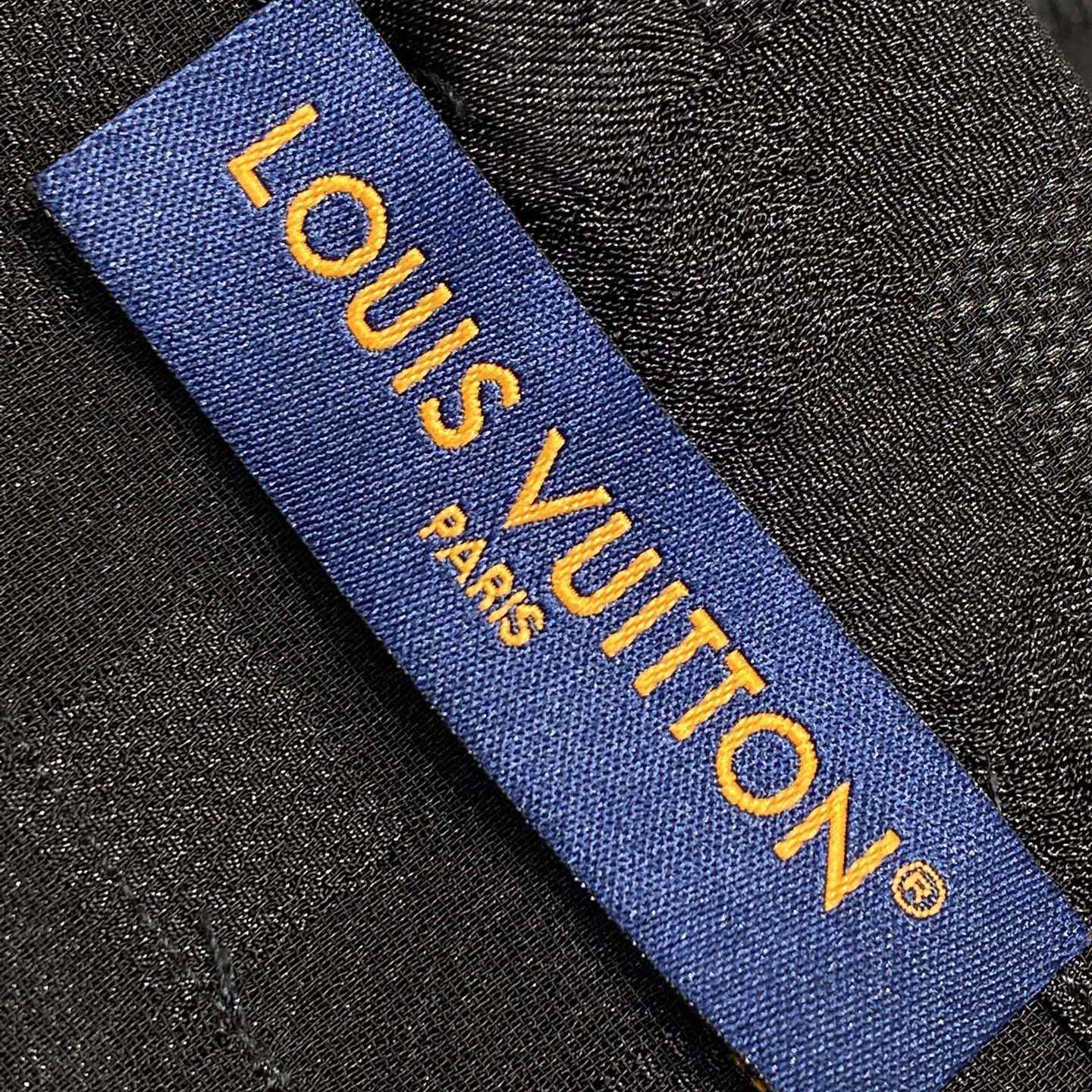 Louis Vuitton Graphic Jacquard Short-Sleeved Shirt  1AHCH7 - DesignerGu