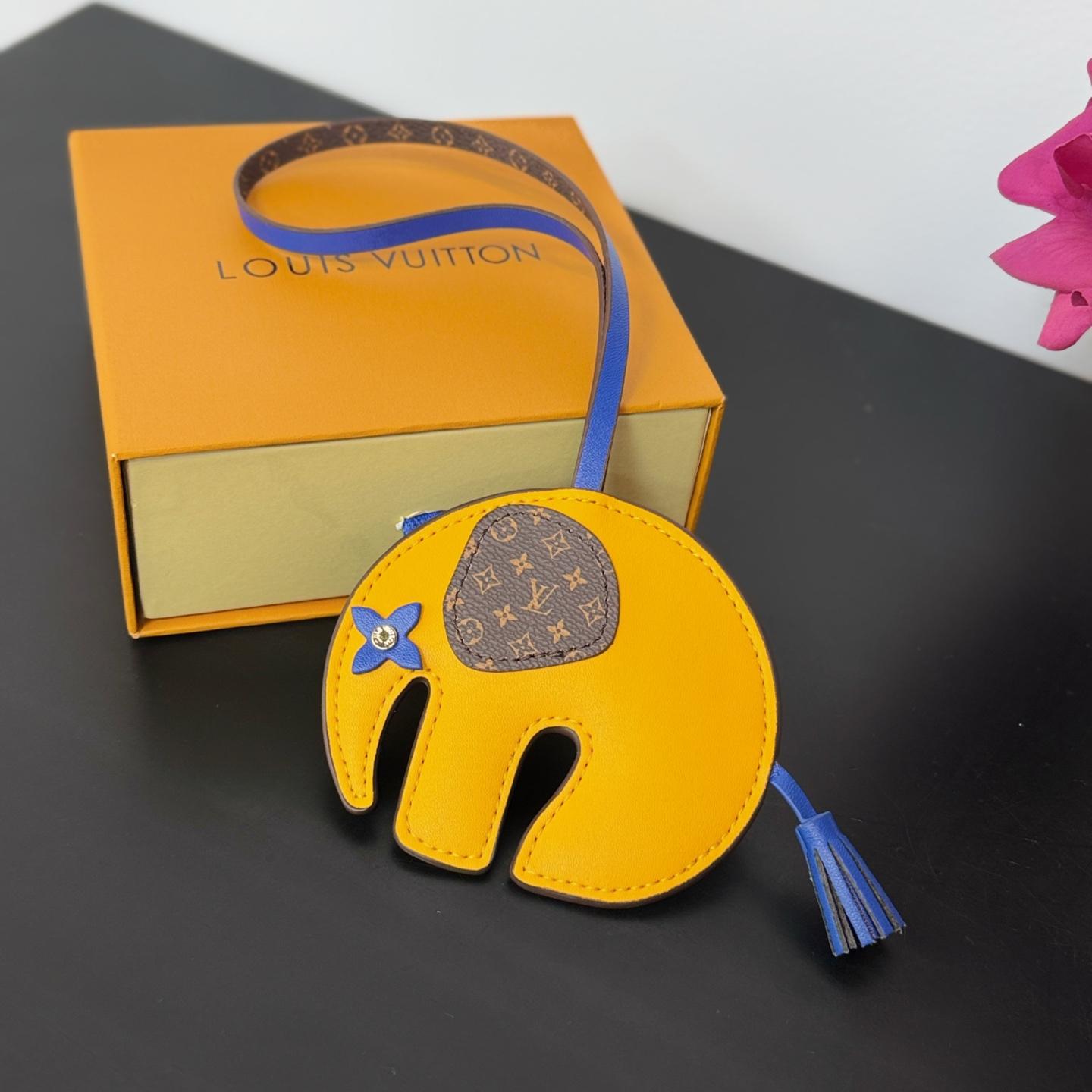 Louis Vuitton LV Elephant Bag Charm   M02325 - DesignerGu