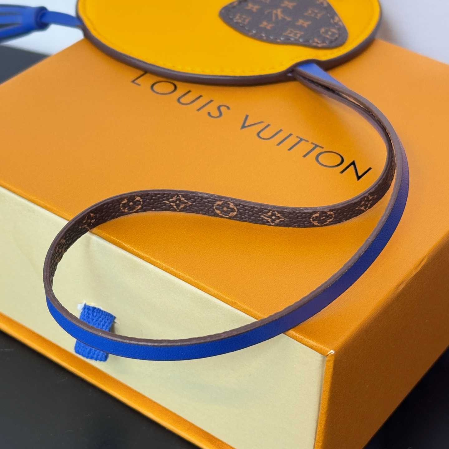 Louis Vuitton LV Elephant Bag Charm   M02325 - DesignerGu