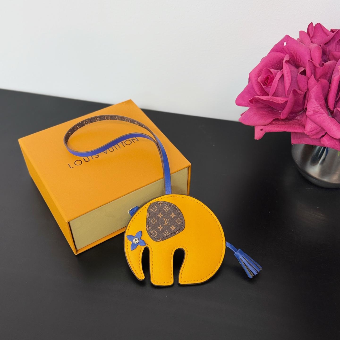 Louis Vuitton LV Elephant Bag Charm   M02325 - DesignerGu