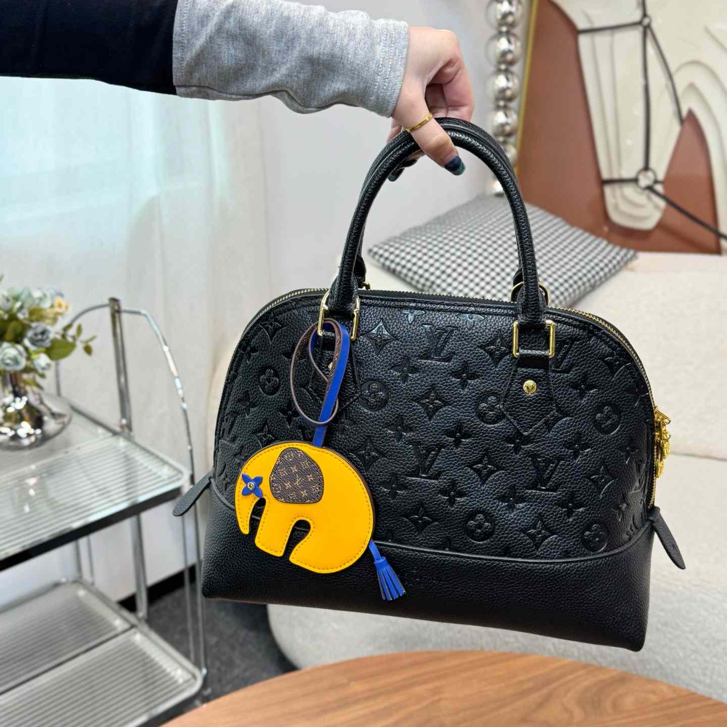 Louis Vuitton LV Elephant Bag Charm   M02325 - DesignerGu