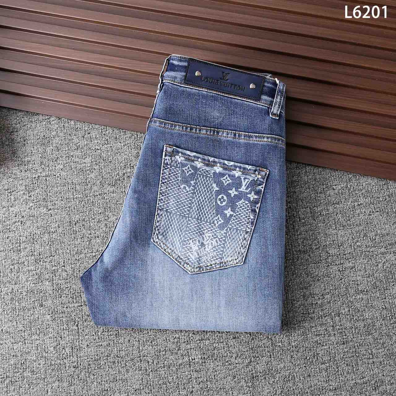 Louis Vuitton Jeans - DesignerGu
