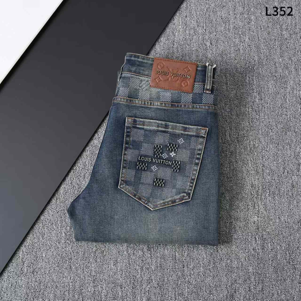 Louis Vuitton Jeans - DesignerGu