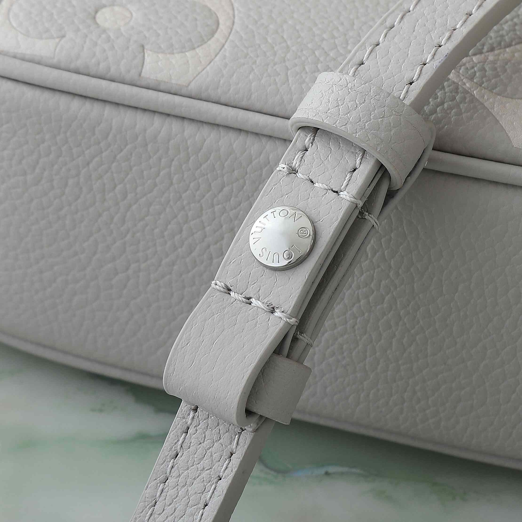 Louis Vuitton Wallet on Chain Ivy    M14225 - DesignerGu