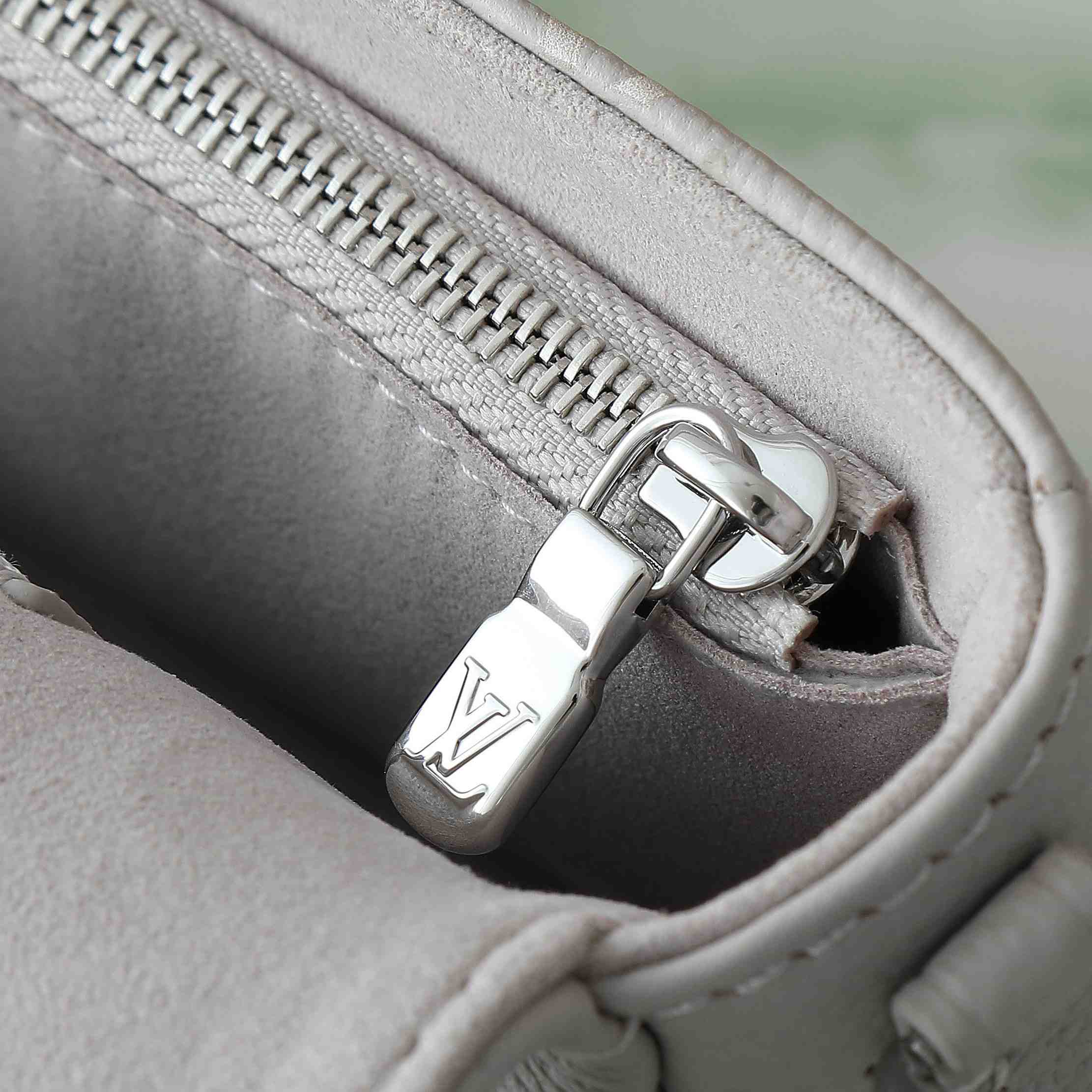 Louis Vuitton Wallet on Chain Ivy    M14225 - DesignerGu