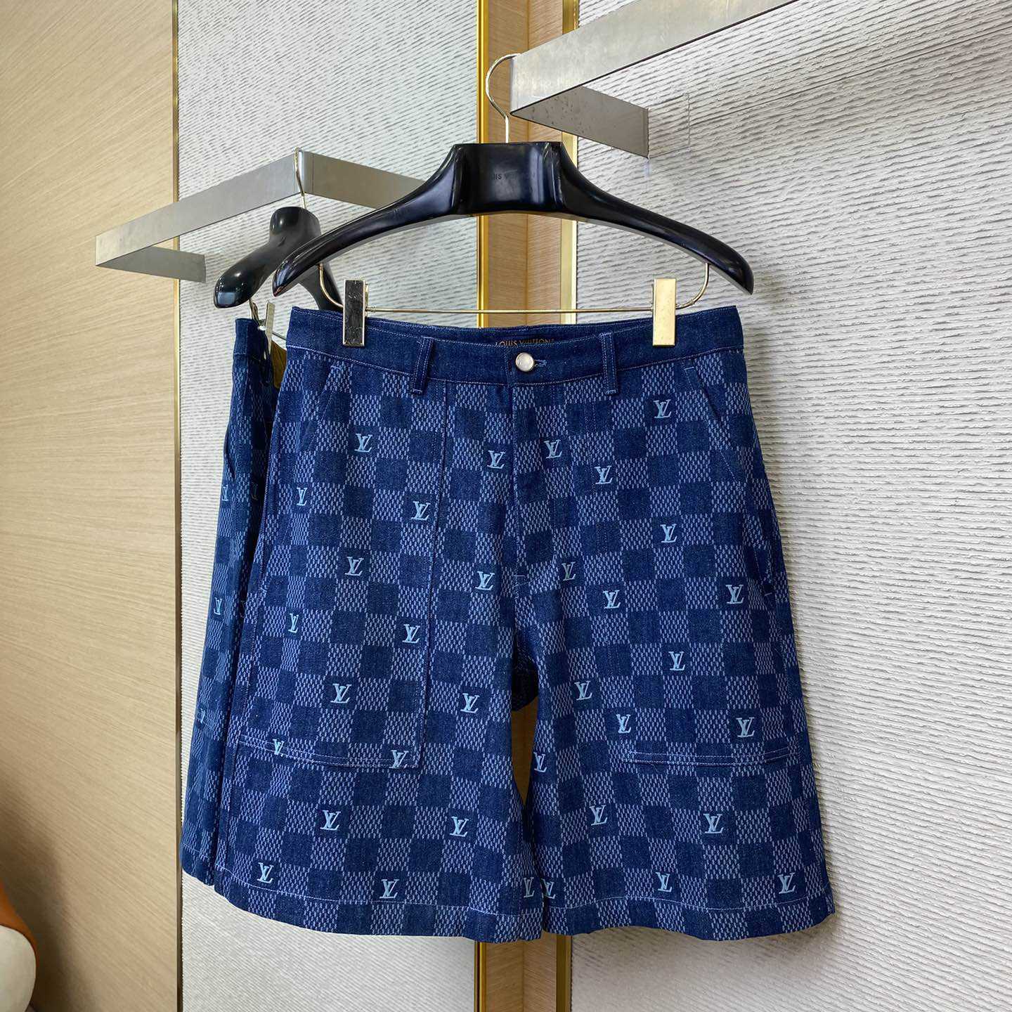 Louis Vuitton Embroidered Damier Denim Shorts  1AFVO5 - DesignerGu