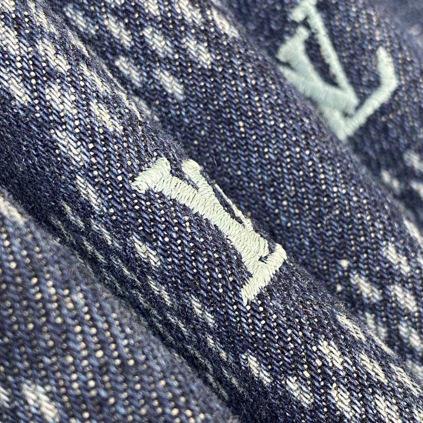 Louis Vuitton Embroidered Damier Denim Shorts  1AFVO5 - DesignerGu