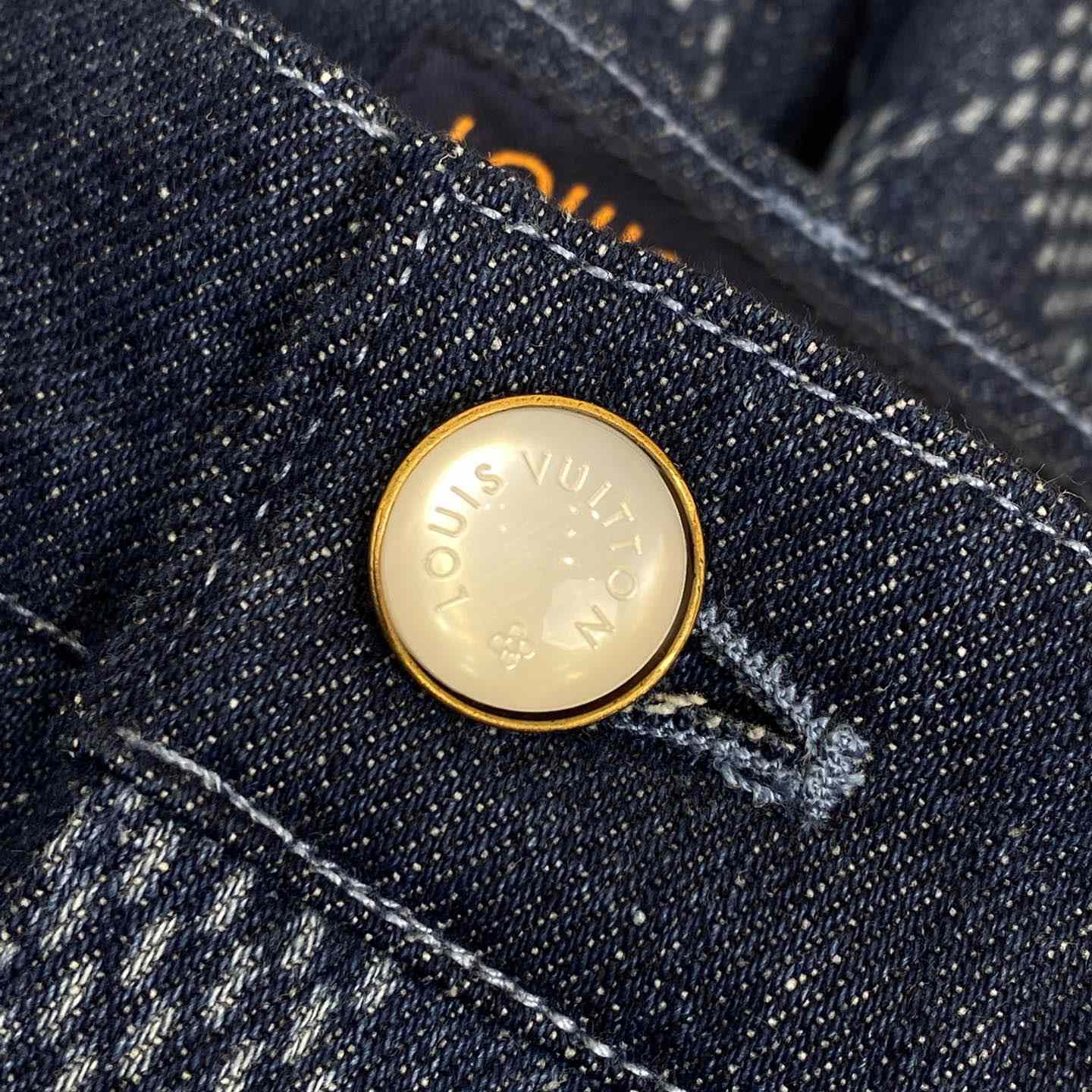 Louis Vuitton Embroidered Damier Denim Shorts  1AFVO5 - DesignerGu