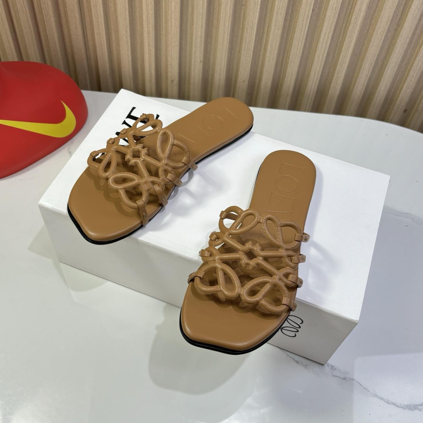 Loewe Petal Anagram Slide In Soft Calfskin - DesignerGu