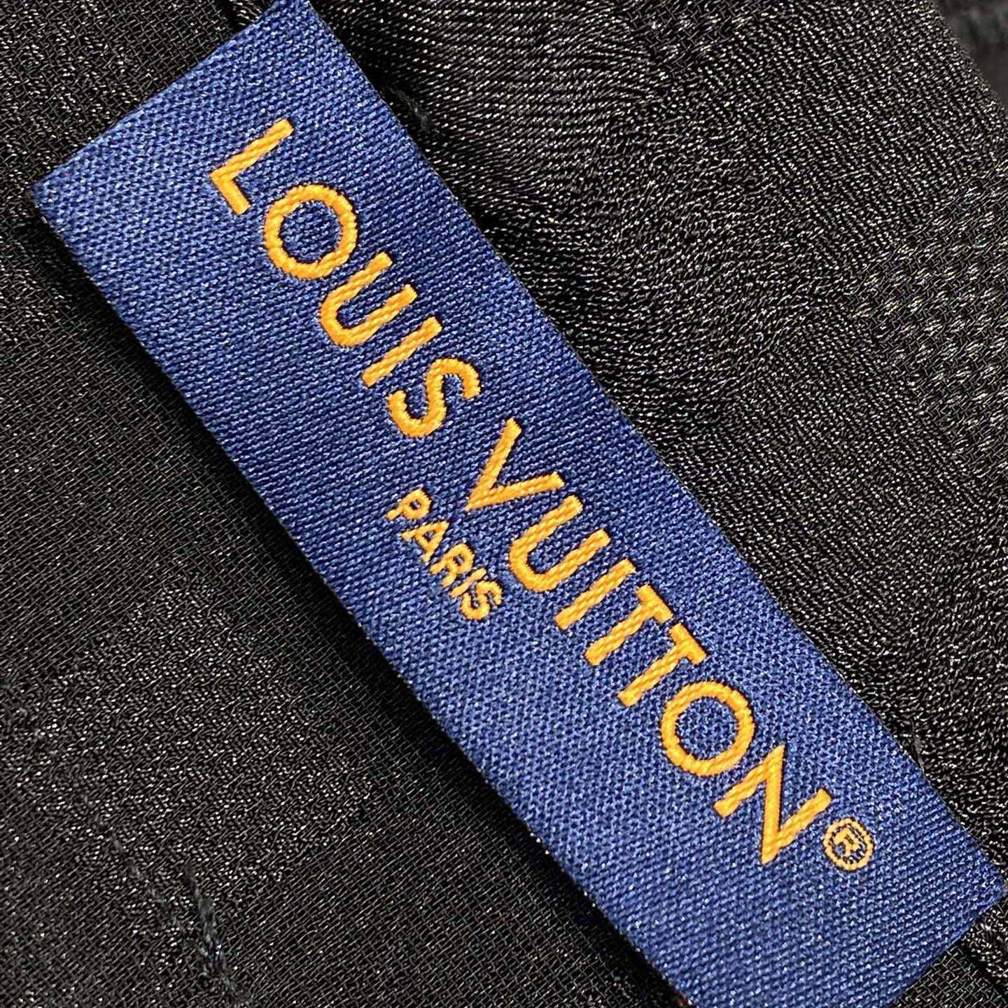 Louis Vuitton Graphic Jacquard Fluid Shorts  1AHCD5 - DesignerGu