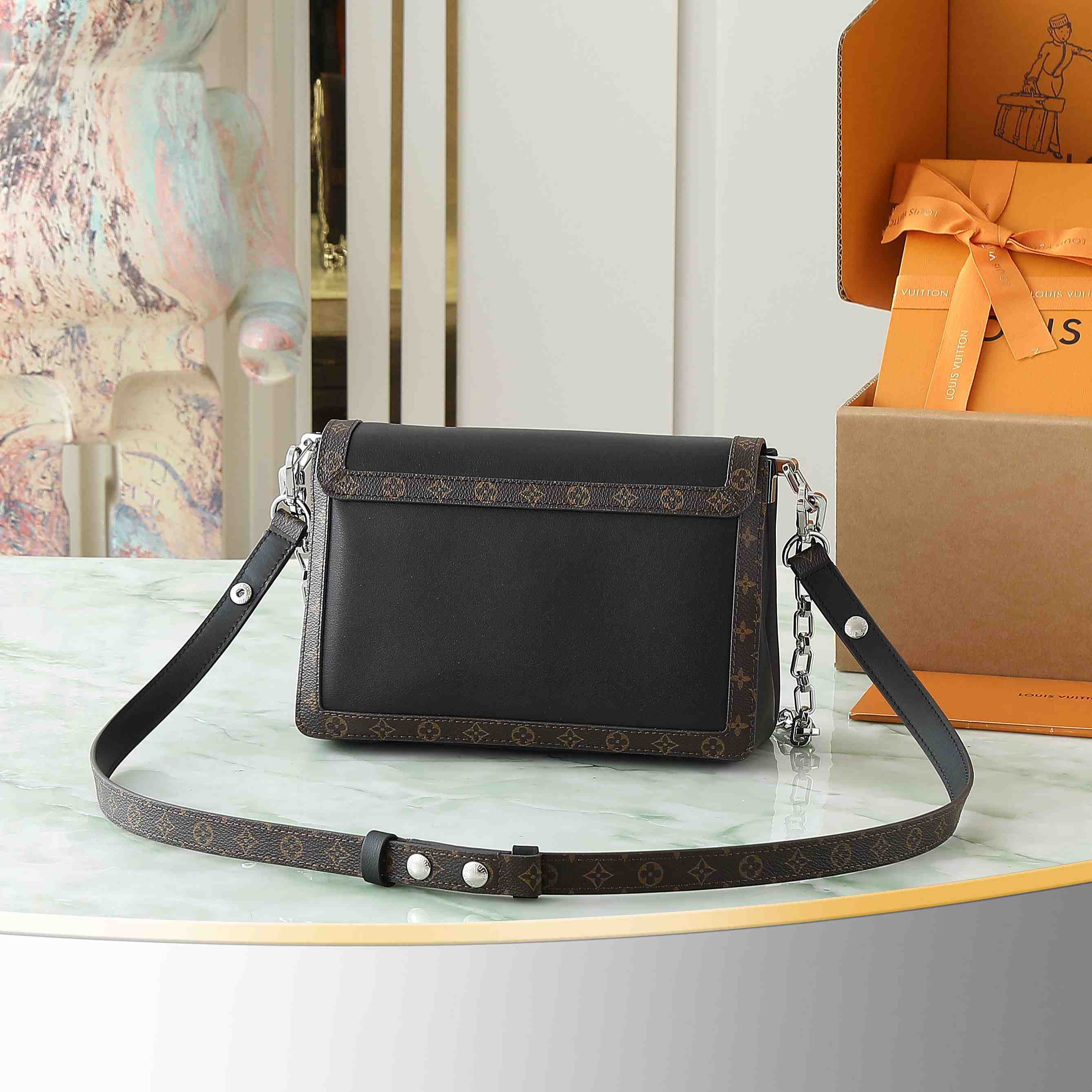 Louis Vuitton Dauphine Soft Vibe MM   M13450 - DesignerGu