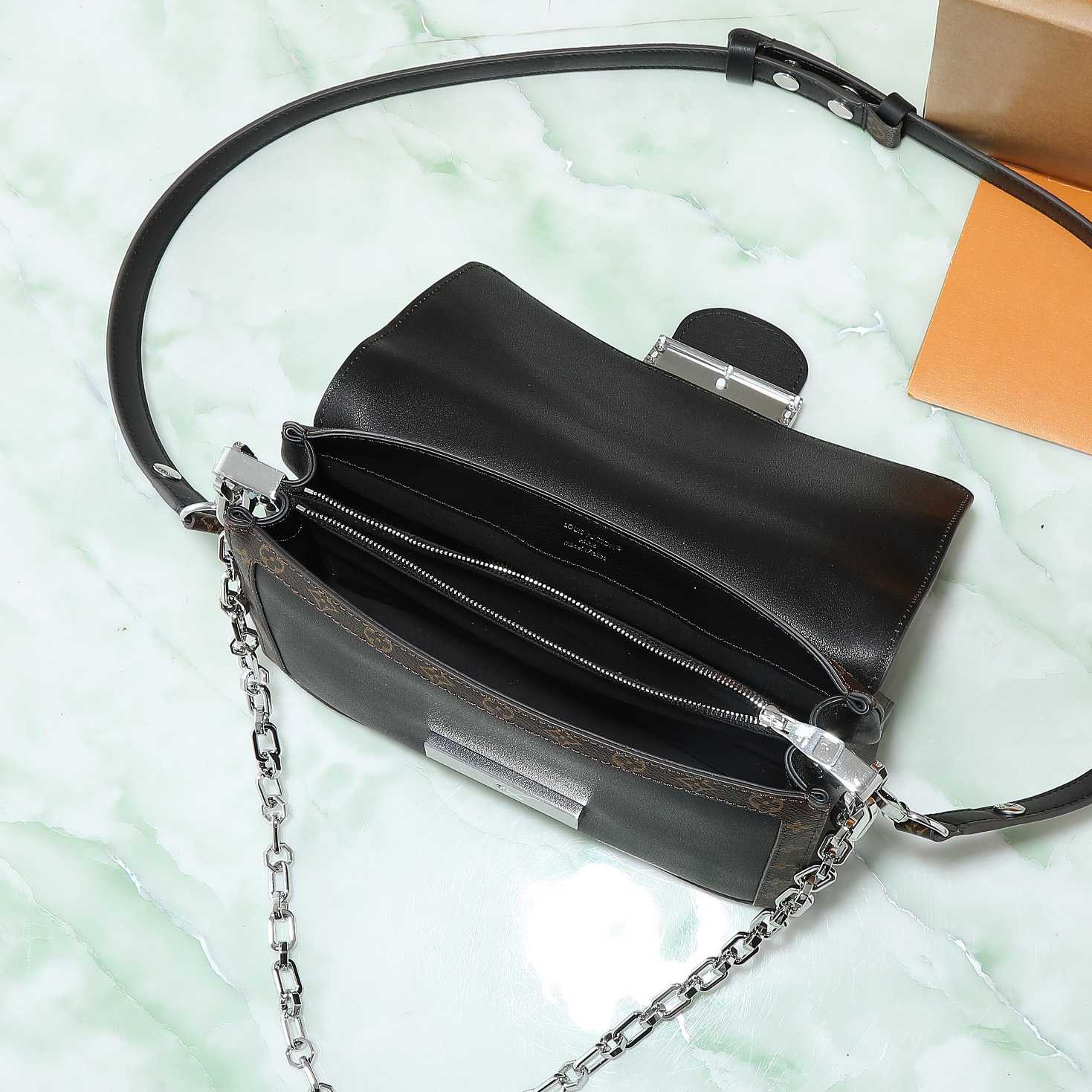 Louis Vuitton Dauphine Soft Vibe MM   M13450 - DesignerGu