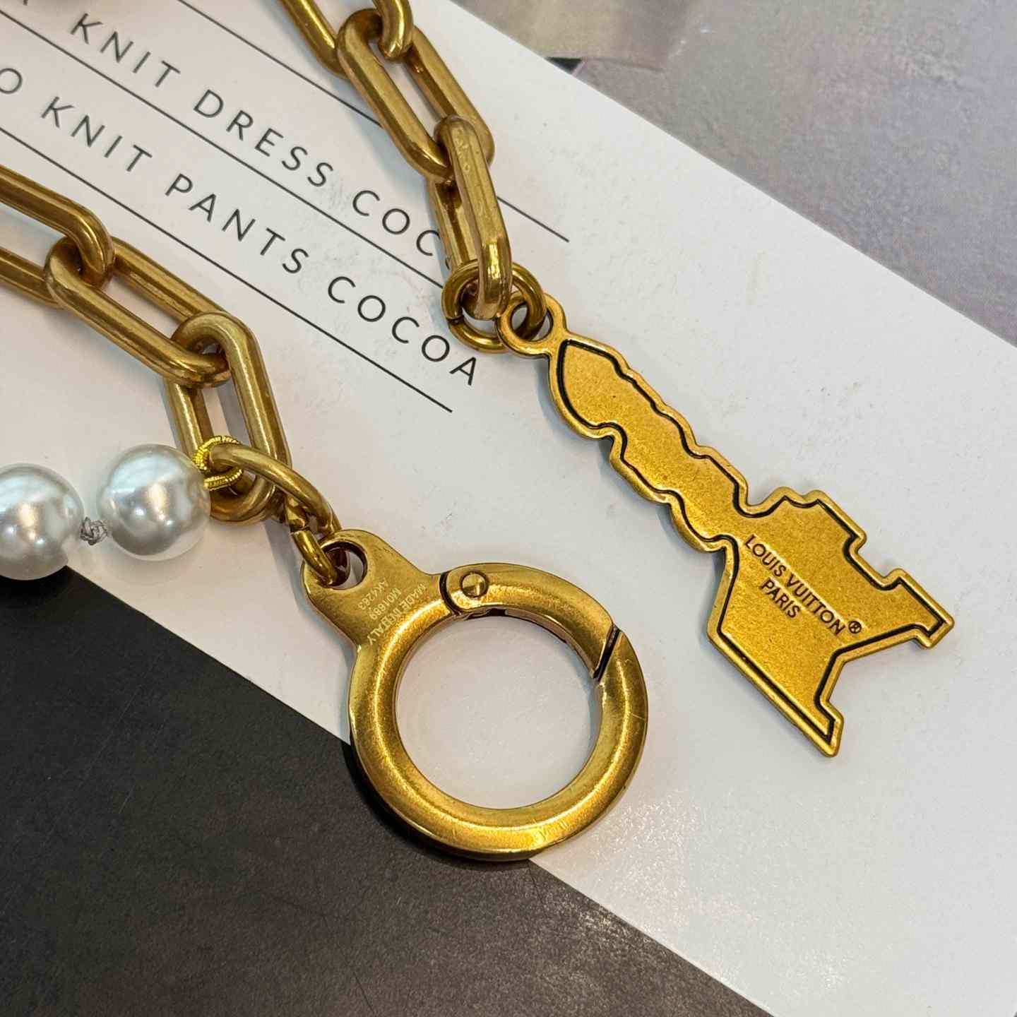 Louis Vuitton Chain Belt Pearls Bag Charm  M01689 - DesignerGu