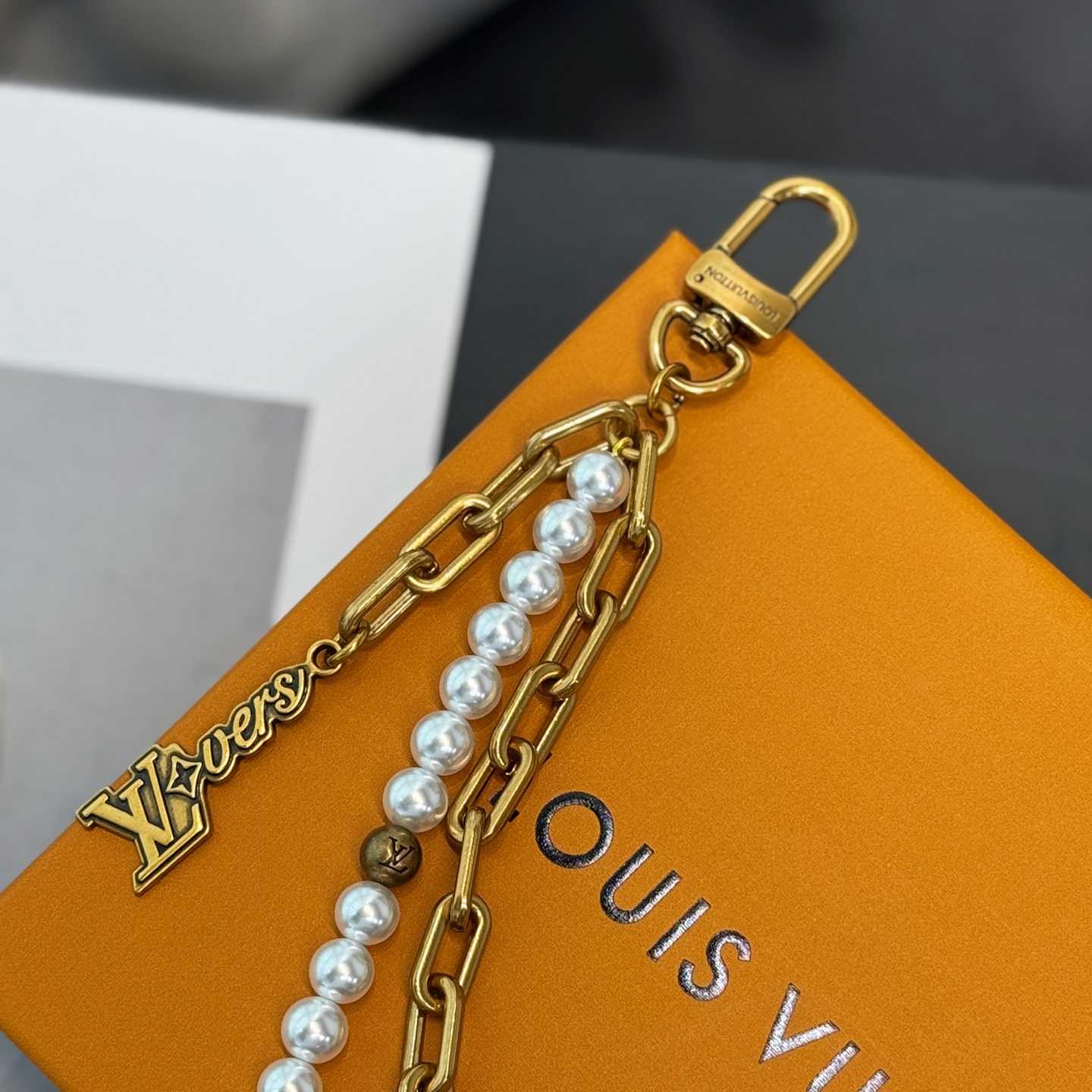 Louis Vuitton Chain Belt Pearls Bag Charm  M01689 - DesignerGu