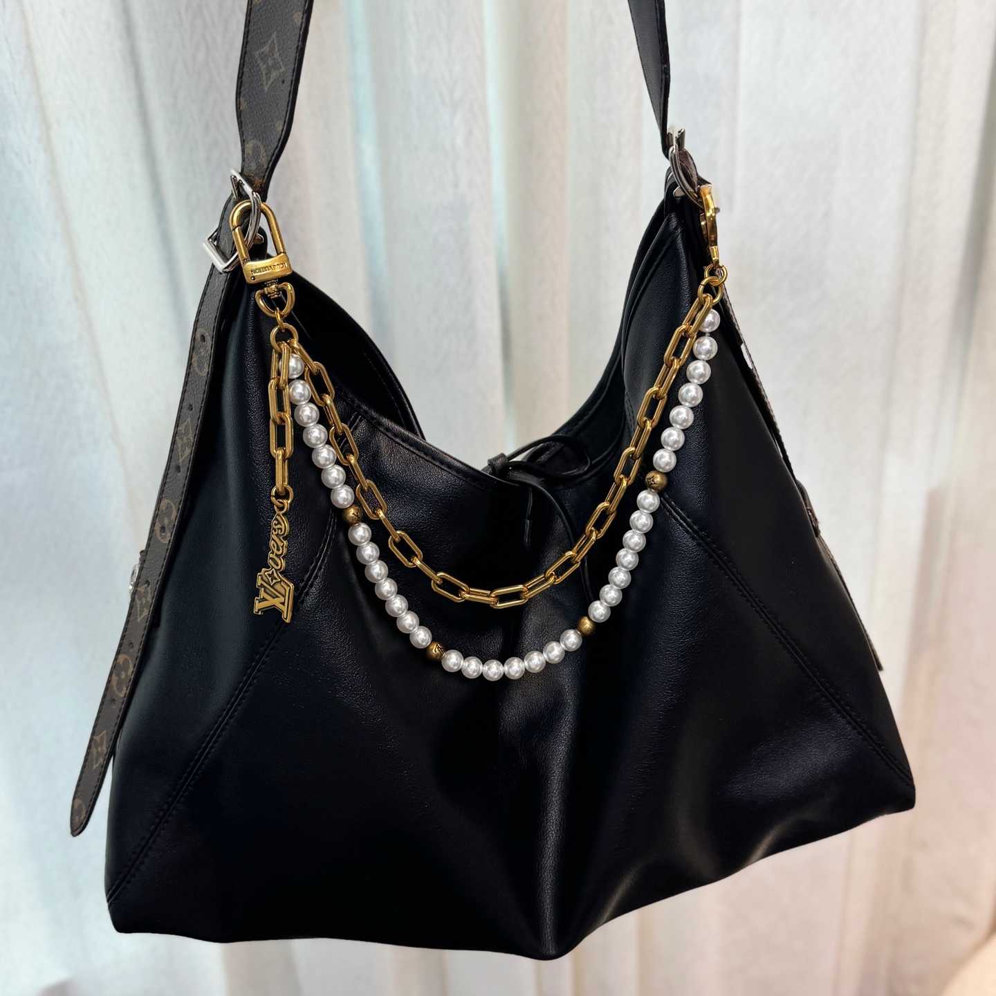 Louis Vuitton Chain Belt Pearls Bag Charm  M01689 - DesignerGu