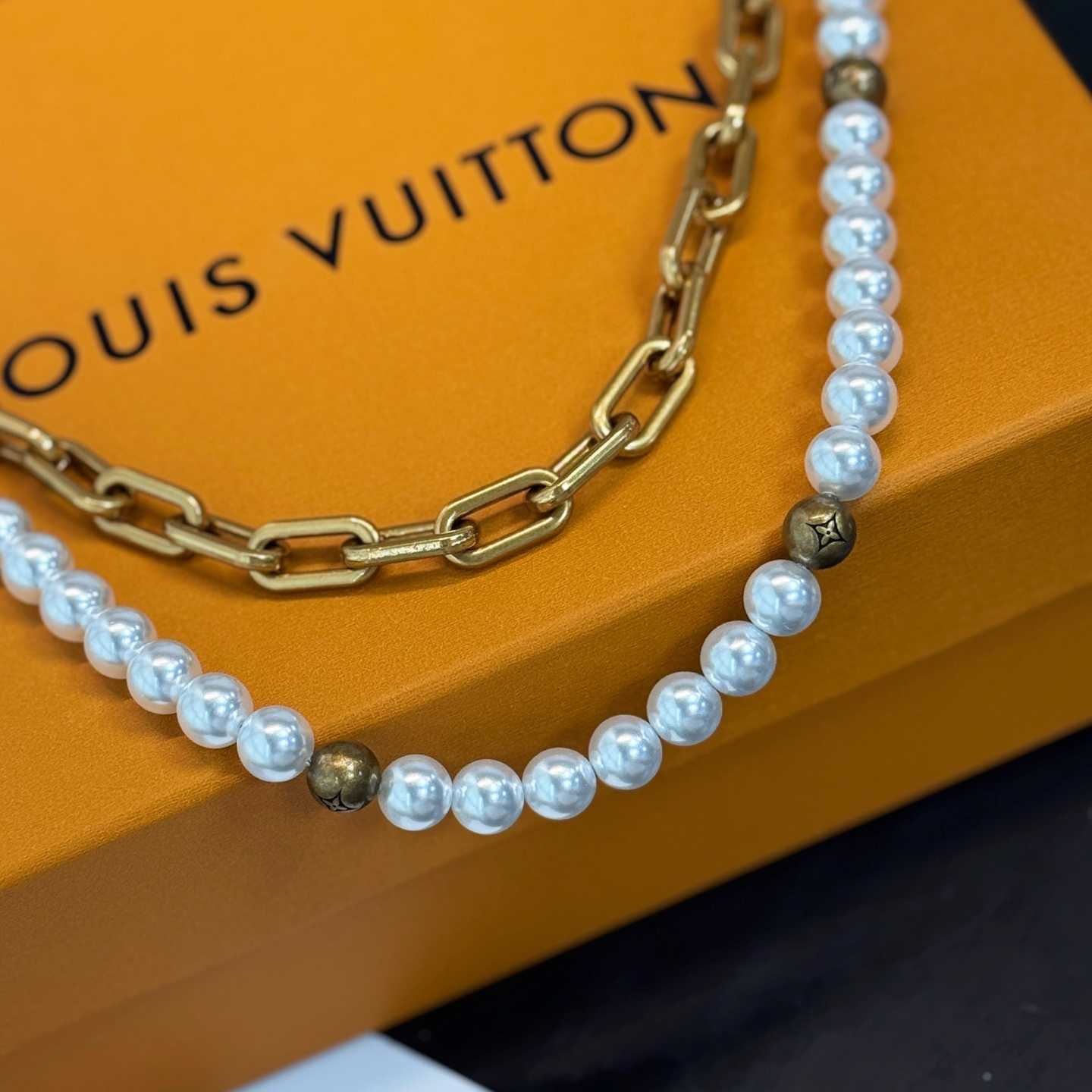 Louis Vuitton Chain Belt Pearls Bag Charm  M01689 - DesignerGu