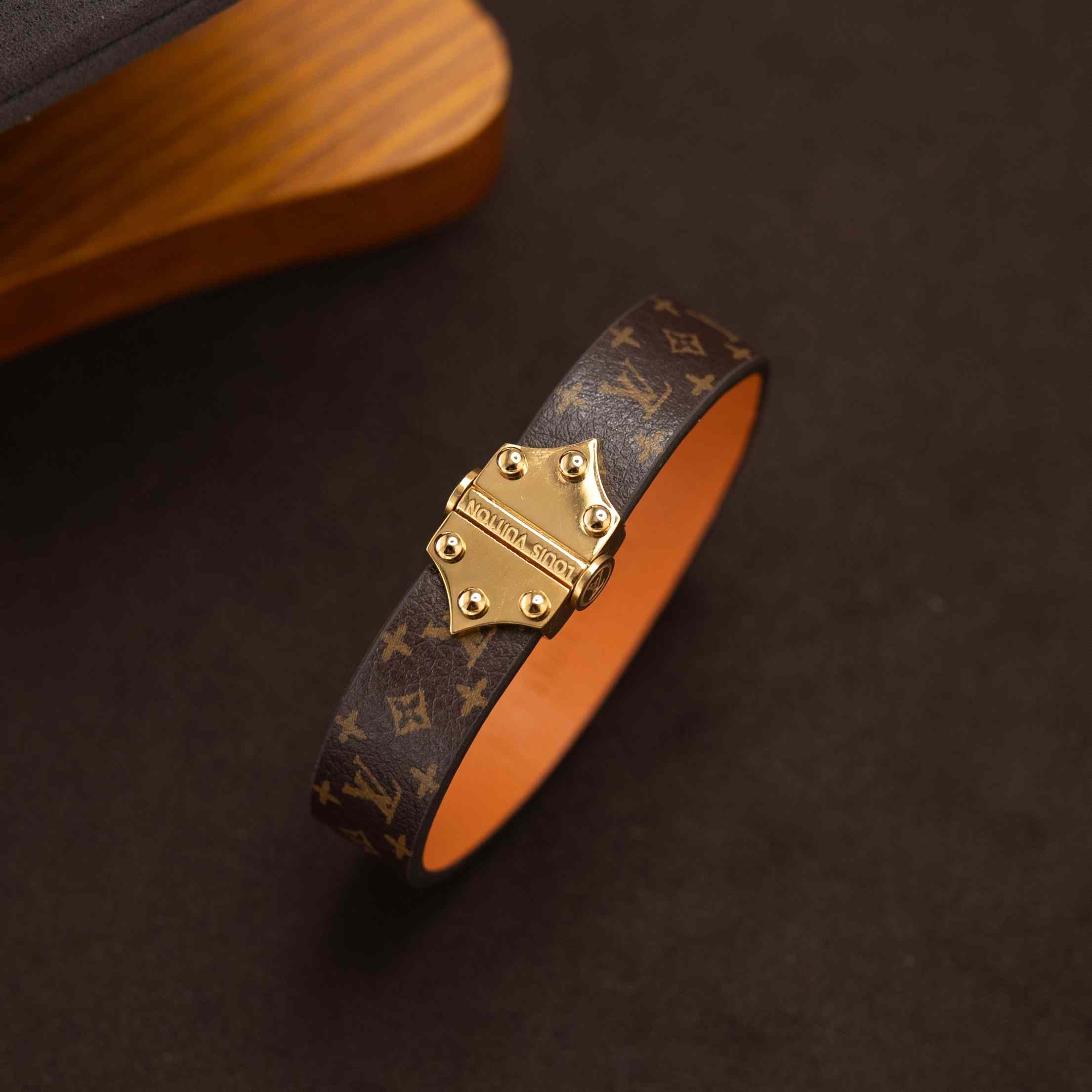 Louis Vuitton Nano Monogram Bracelet   M8112 - DesignerGu