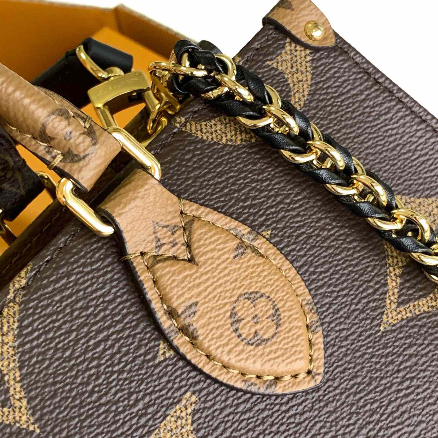 Louis Vuitton OnTheGo East West Chain  M14236 - DesignerGu