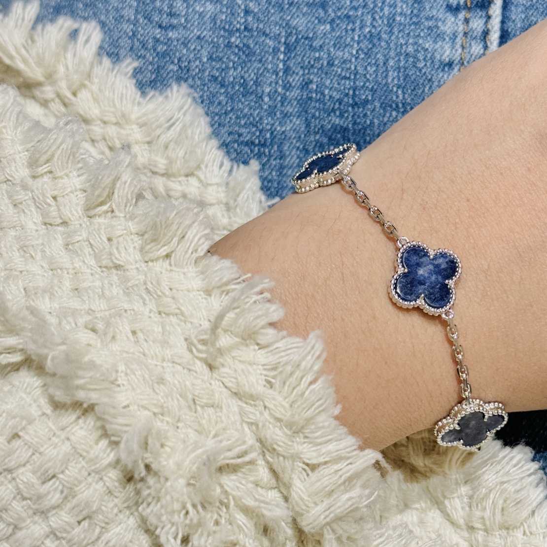 Van Cleef & Arpels Bracelet - DesignerGu