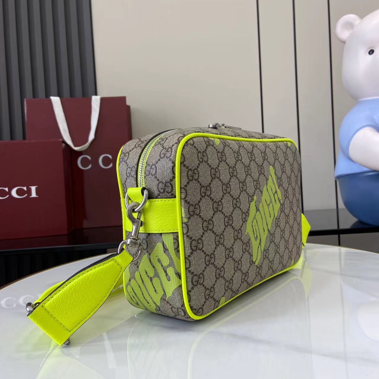 Gucci Medium Crossbody Bag With Print - DesignerGu