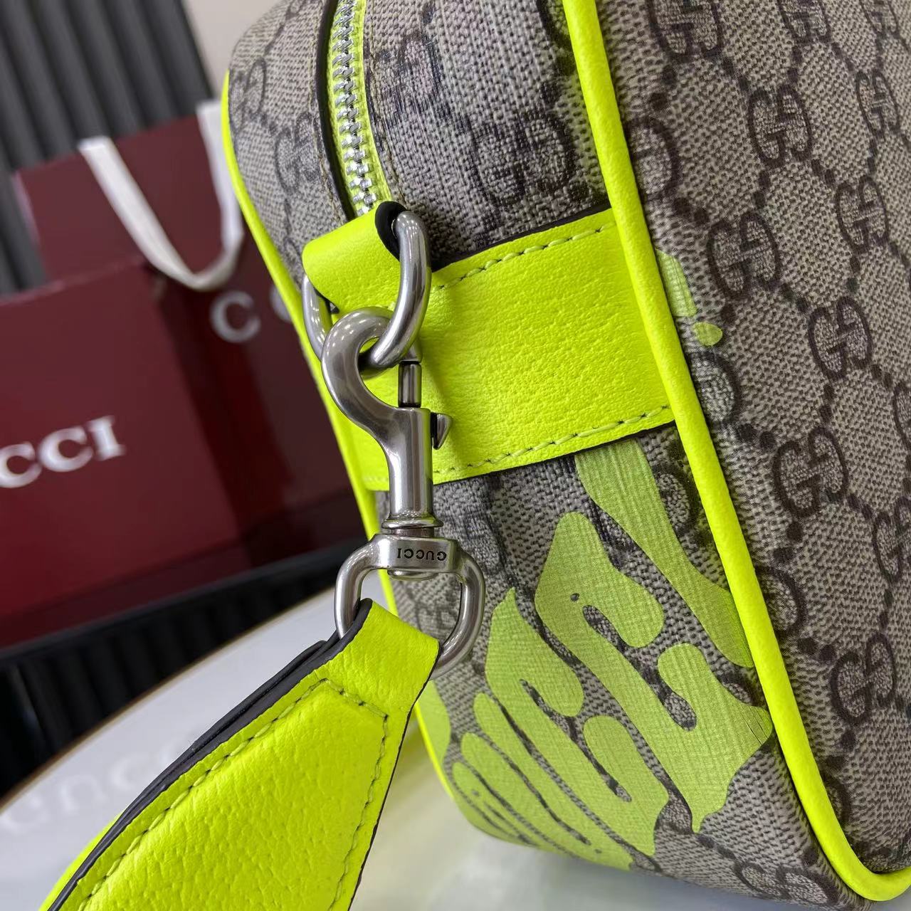 Gucci Medium Crossbody Bag With Print - DesignerGu