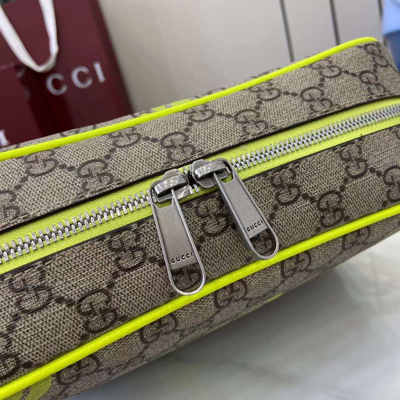 Gucci Medium Crossbody Bag With Print - DesignerGu