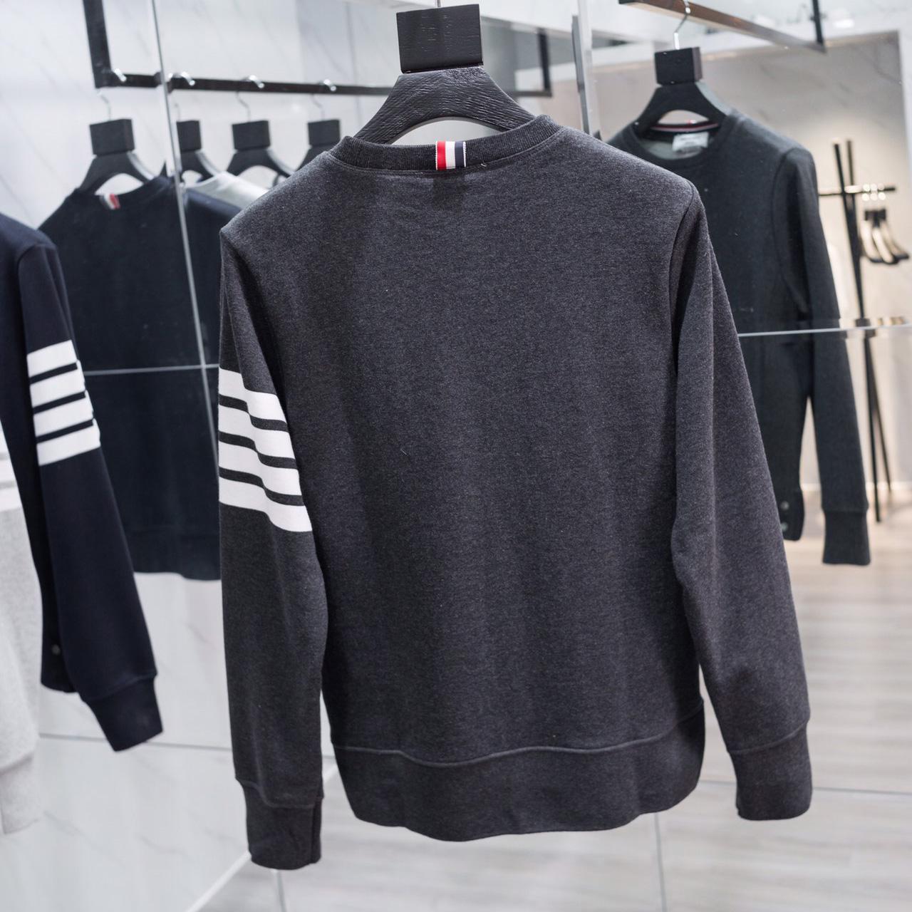 Thom Browne Stripe Sleeve Sweatshirt    TB22 - DesignerGu