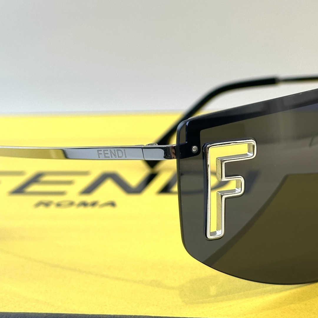 Fendi FF Squared Ruthenium-colored metal sunglasses   FE40168U - DesignerGu