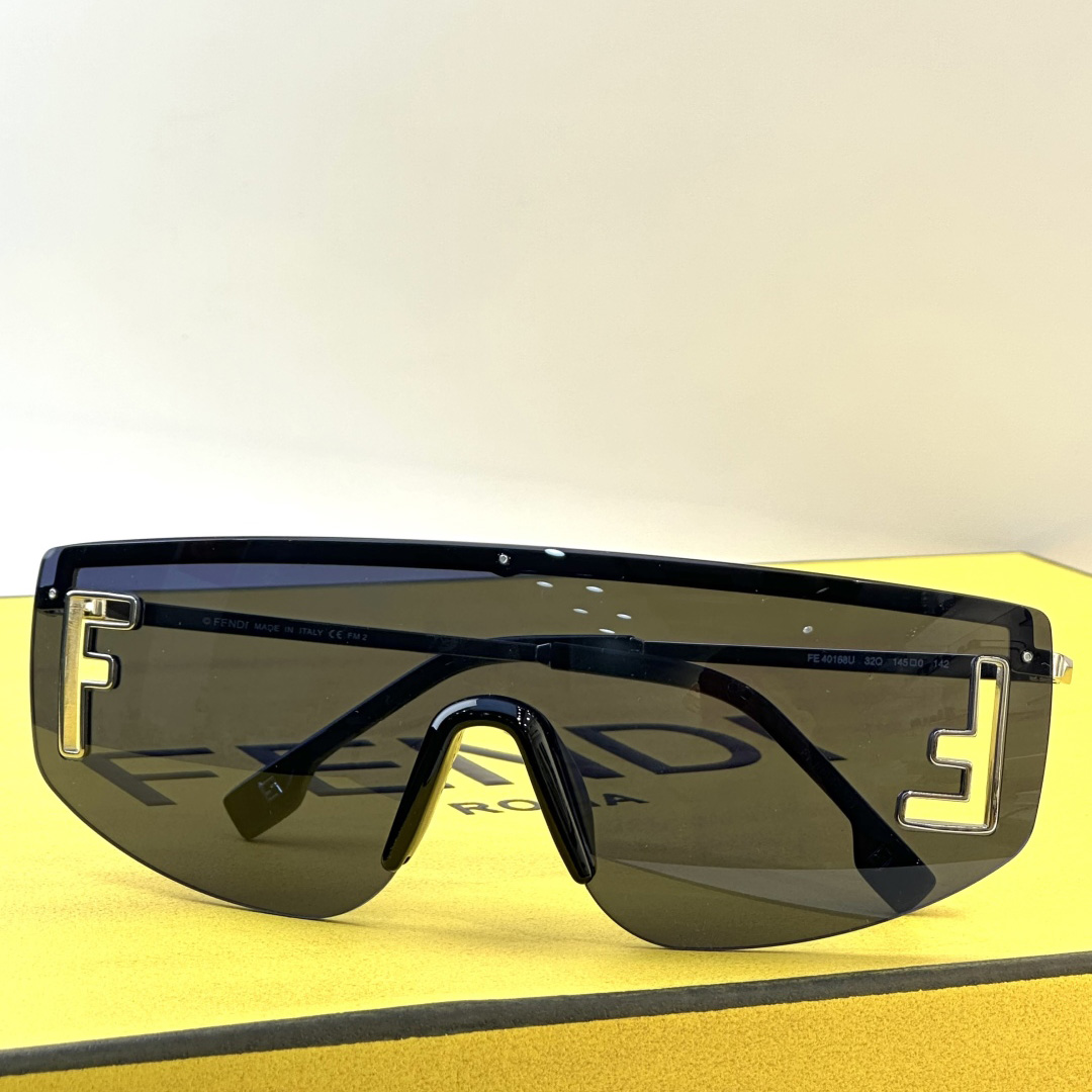 Fendi FF Squared Ruthenium-colored metal sunglasses   FE40168U - DesignerGu
