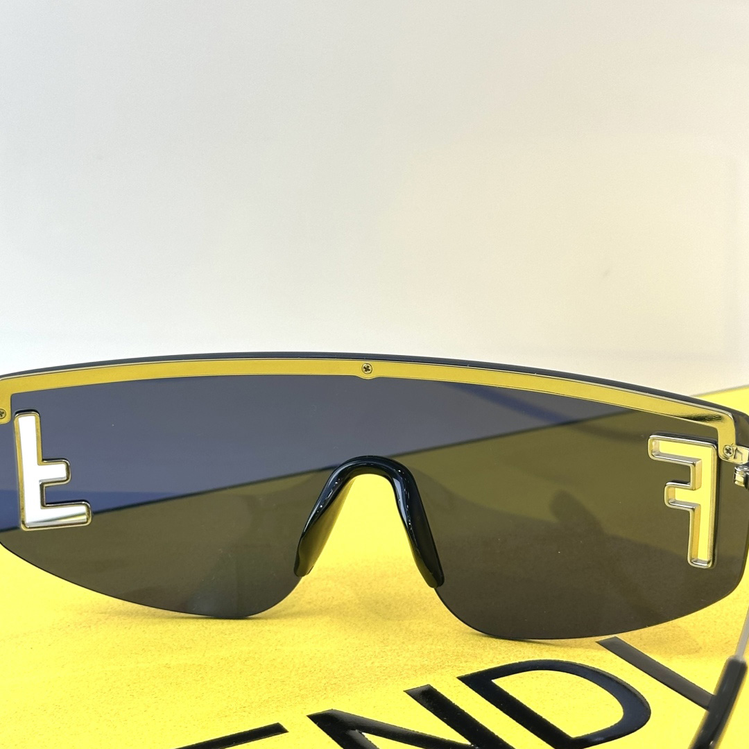 Fendi FF Squared Ruthenium-colored metal sunglasses   FE40168U - DesignerGu