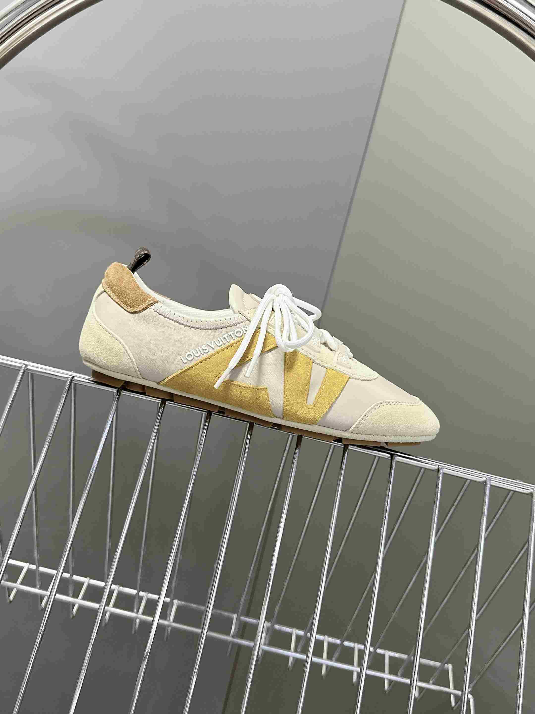 Louis Vuitton LV Sneakerina   1AHNEY - DesignerGu